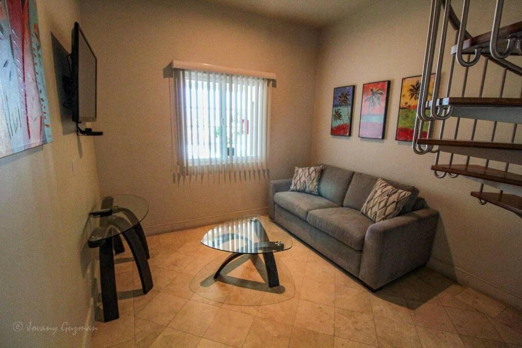 ACCESS - BEACH Penthouse PAPAS and BEER 2 miles WIFI view 5