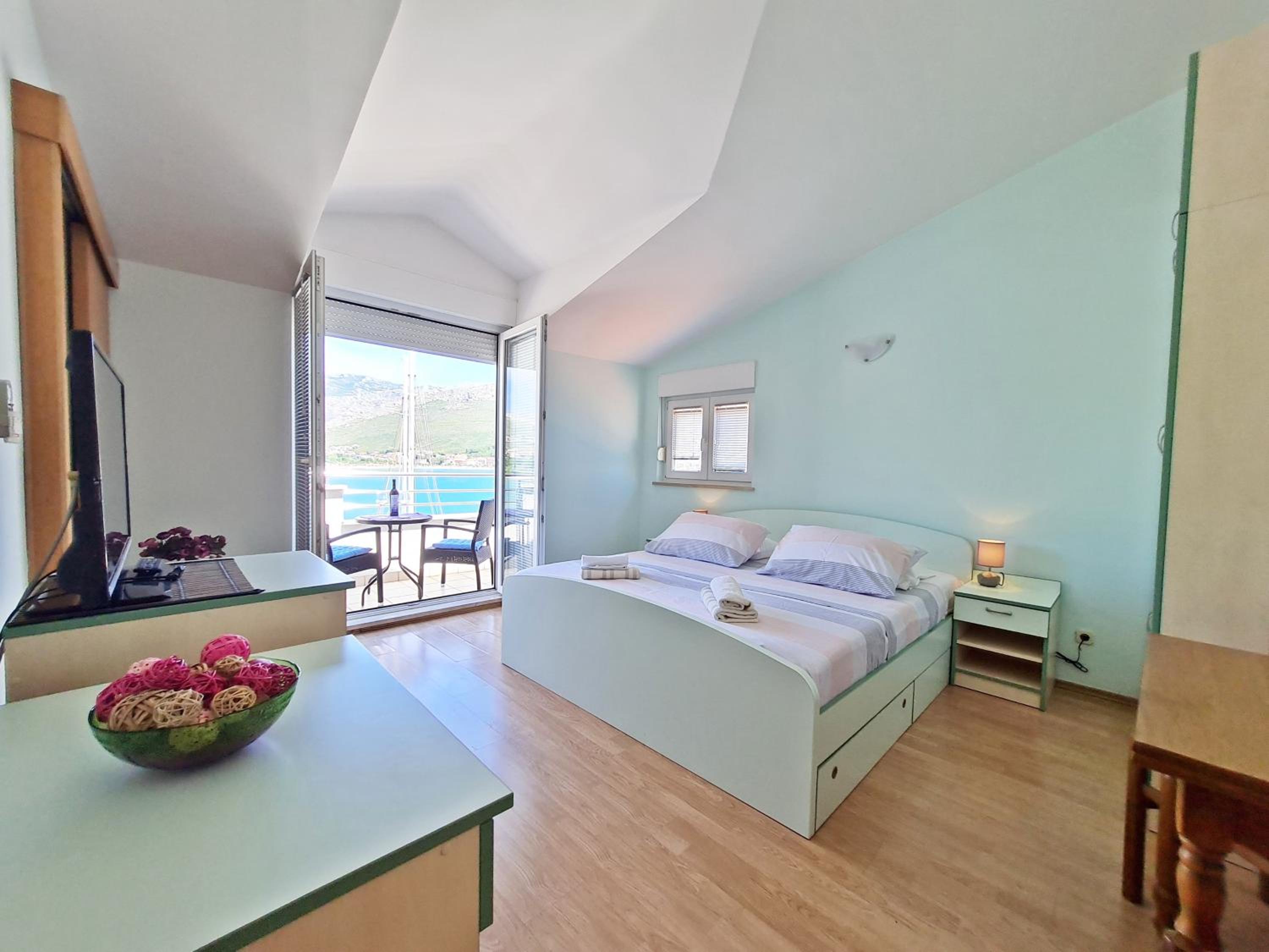 Rooms and Apartments Porat