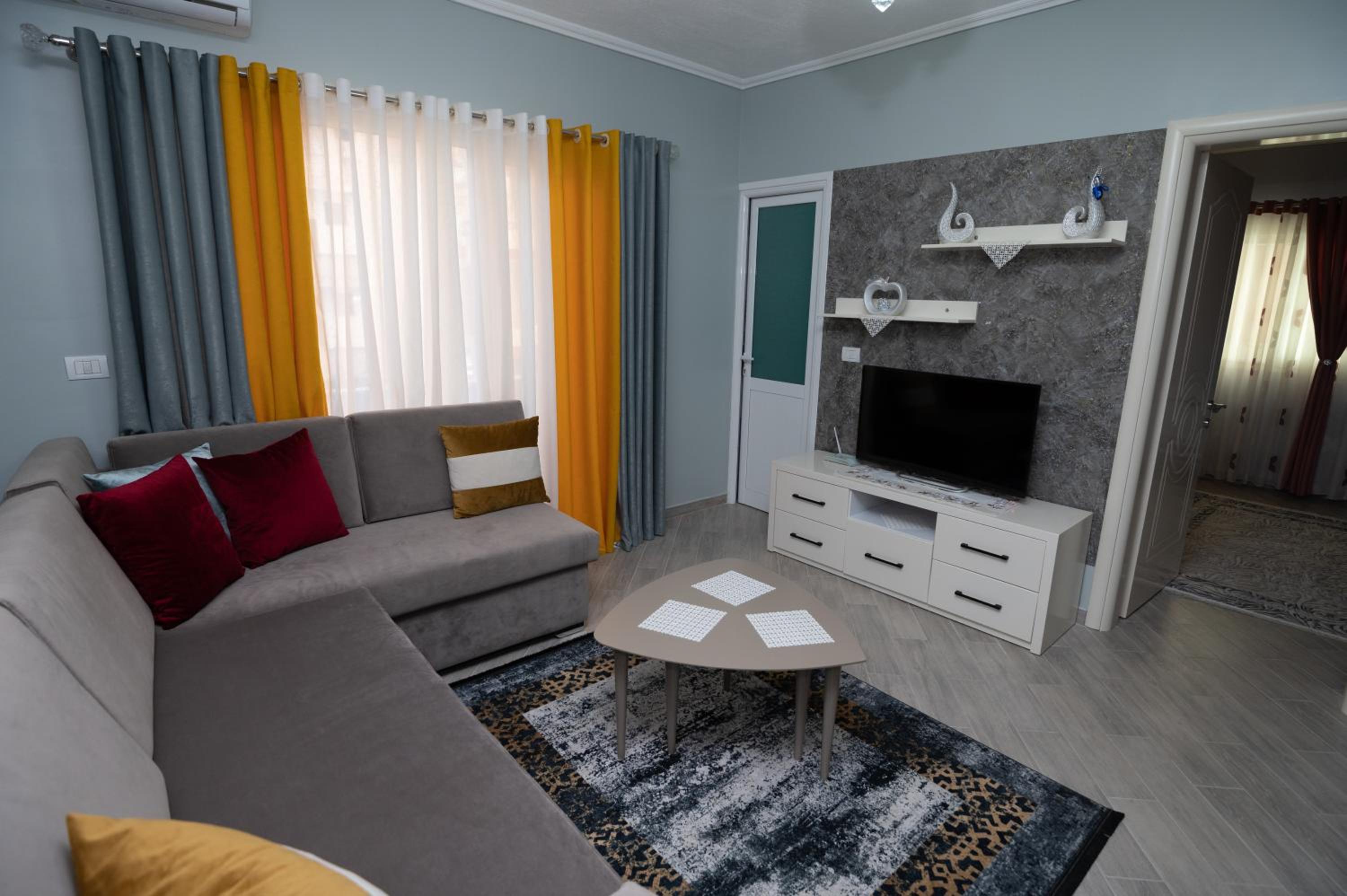 Elton's Home photo 2