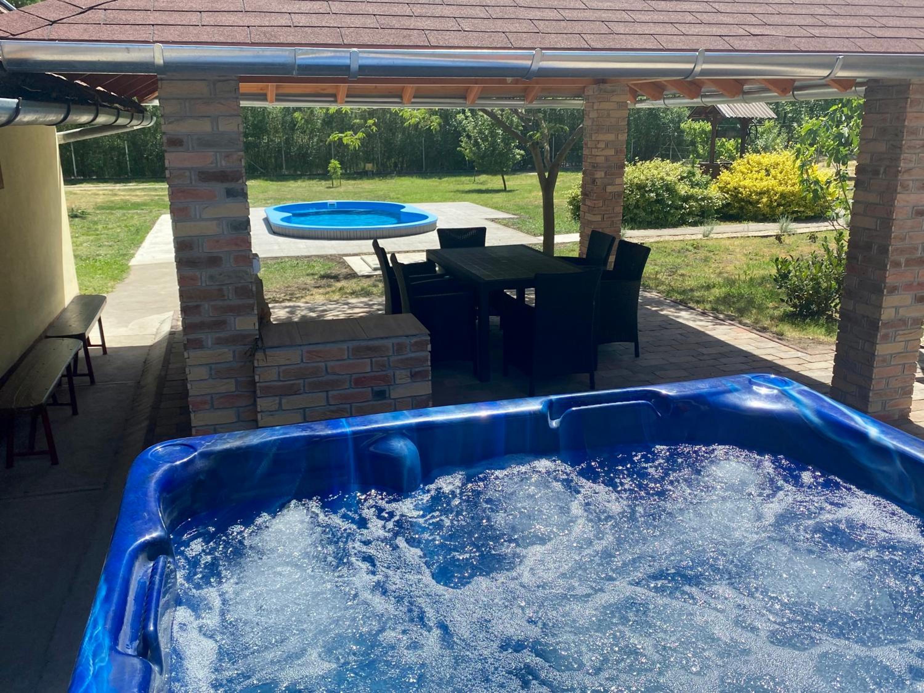 Levendulás Tanya Szarvas - Jakuzzi és medence view 2