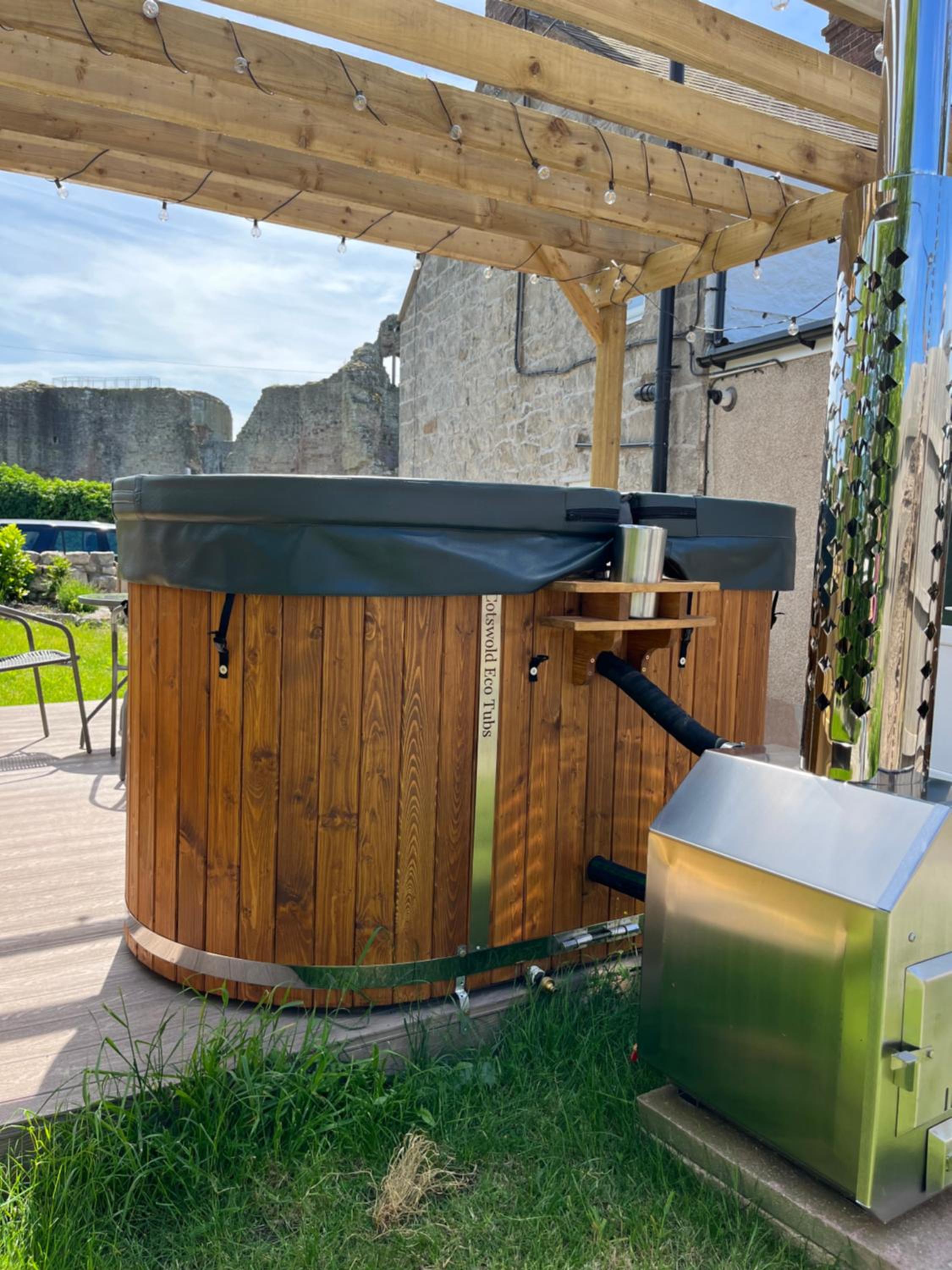Castle Views cottage in historic village & woodfired hot tub view 2