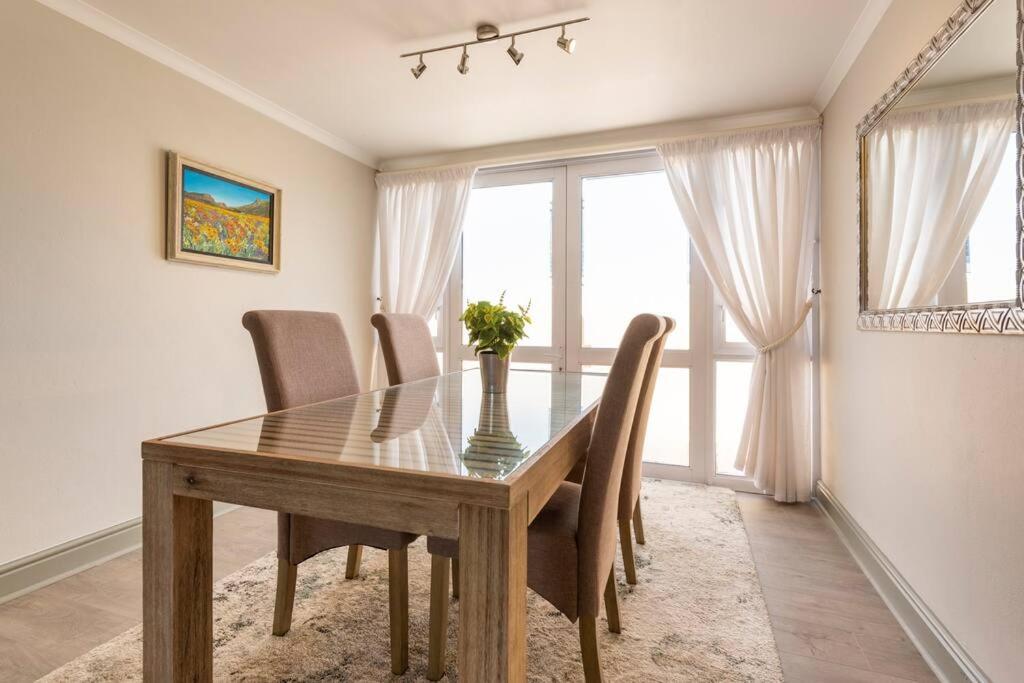 Sedgefield - Quick WALK to Beach. REDUCED Winter Rates - Sleeps 6 Guests view 4