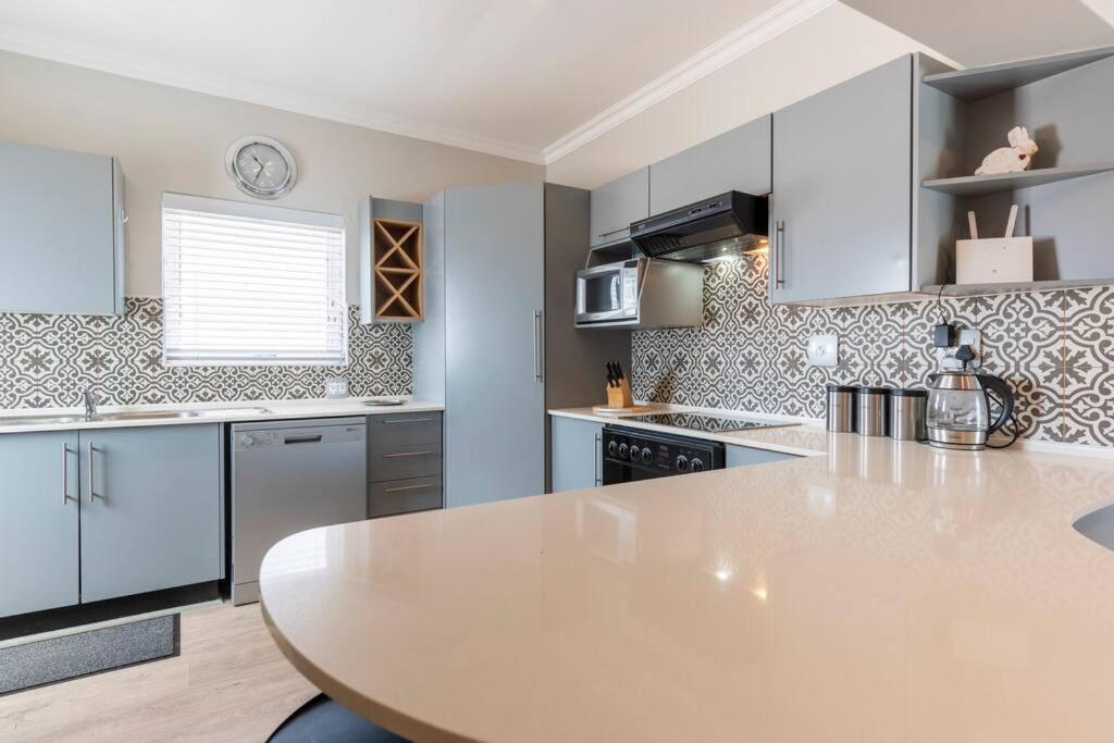 Sedgefield - Quick WALK to Beach. REDUCED Winter Rates - Sleeps 6 Guests view 5