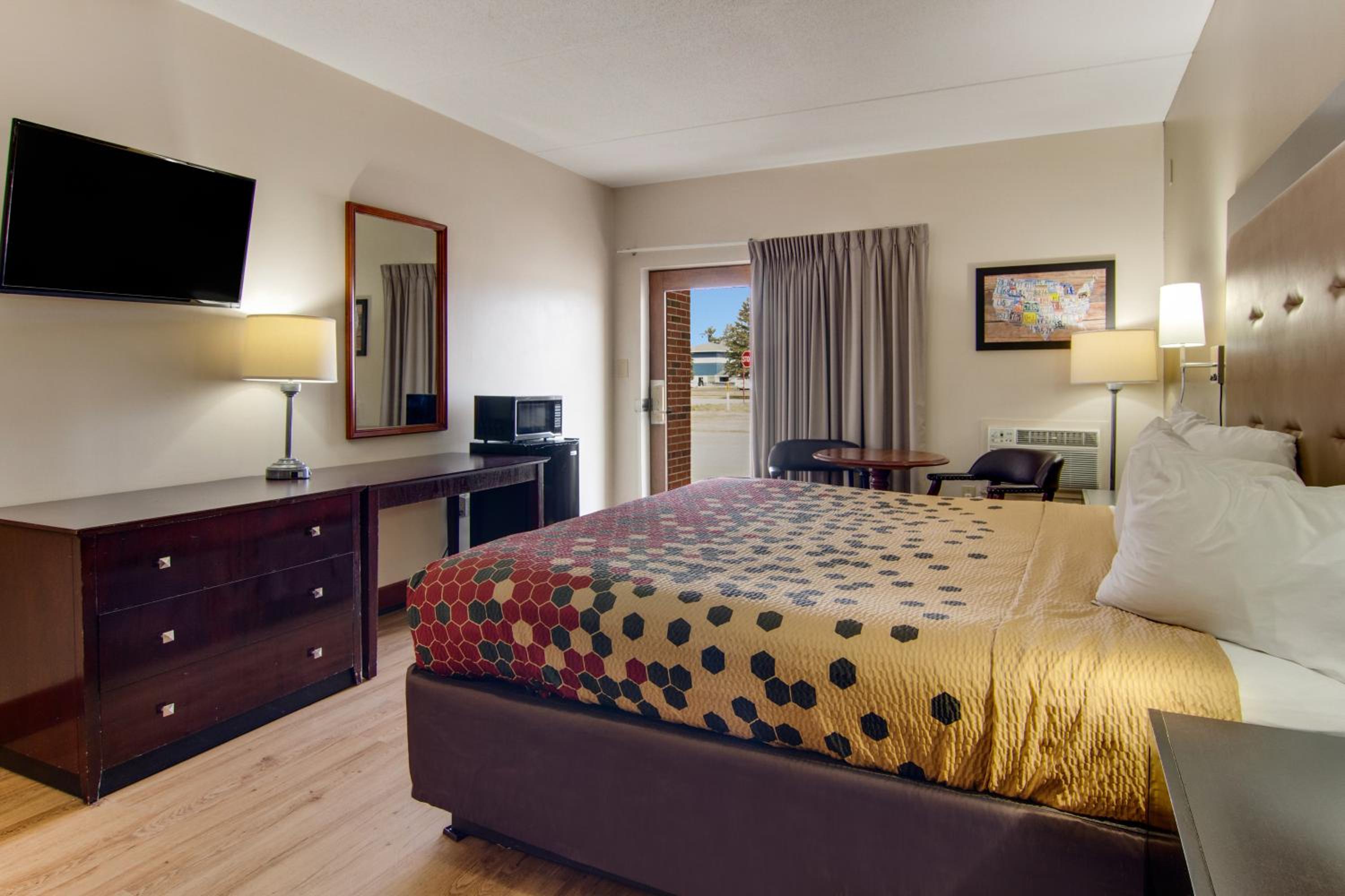 Cadillac Vacations - Econo Lodge Cadillac - Property Image 25