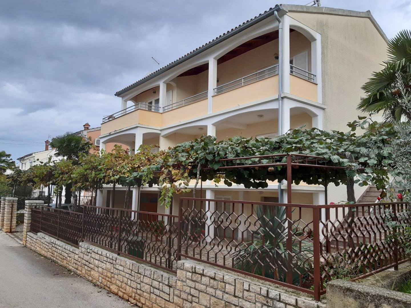 Apartments Ritosa Spadici beach area view 2