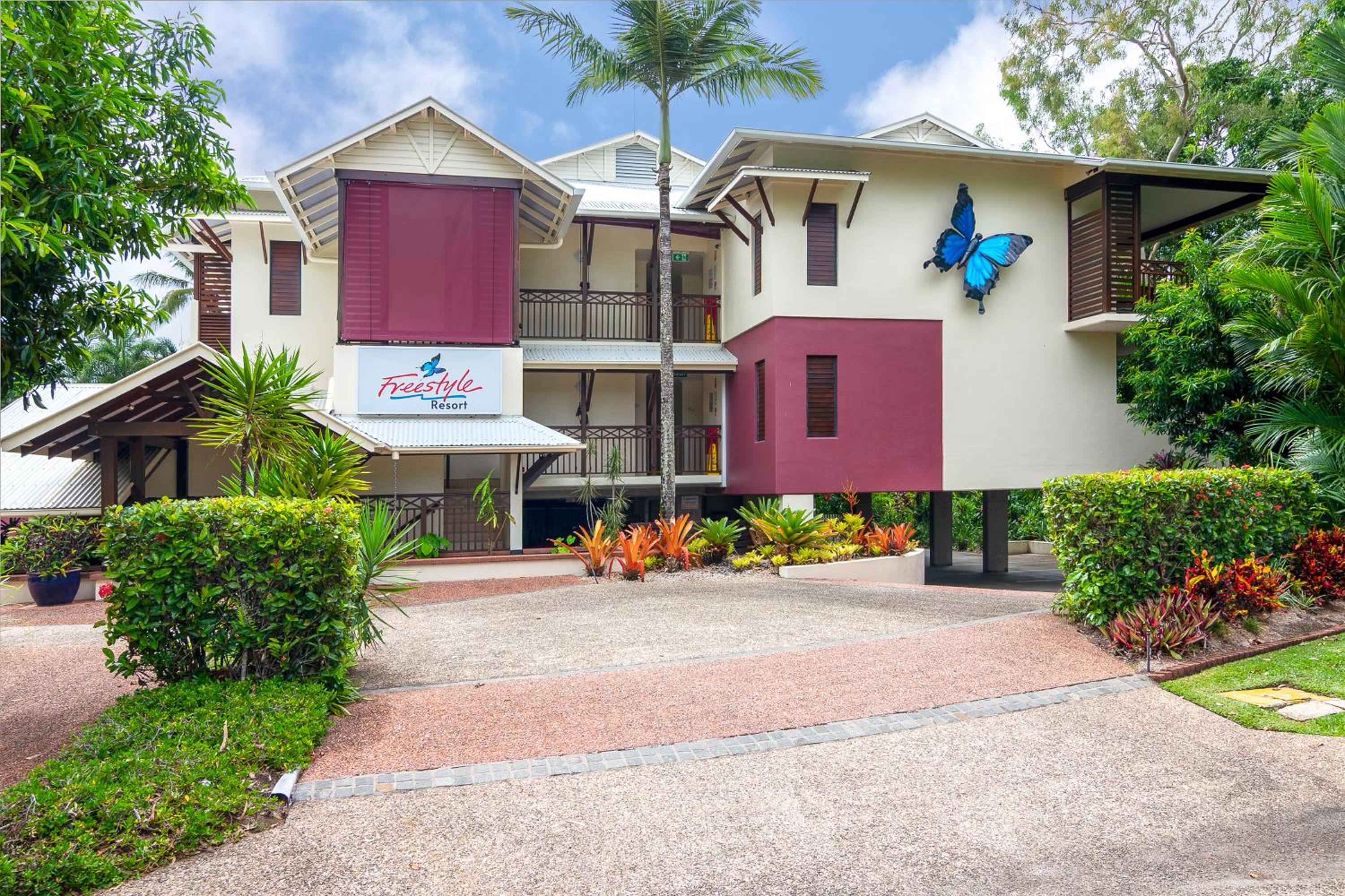 Seascape Holidays at 30 Tropic Style