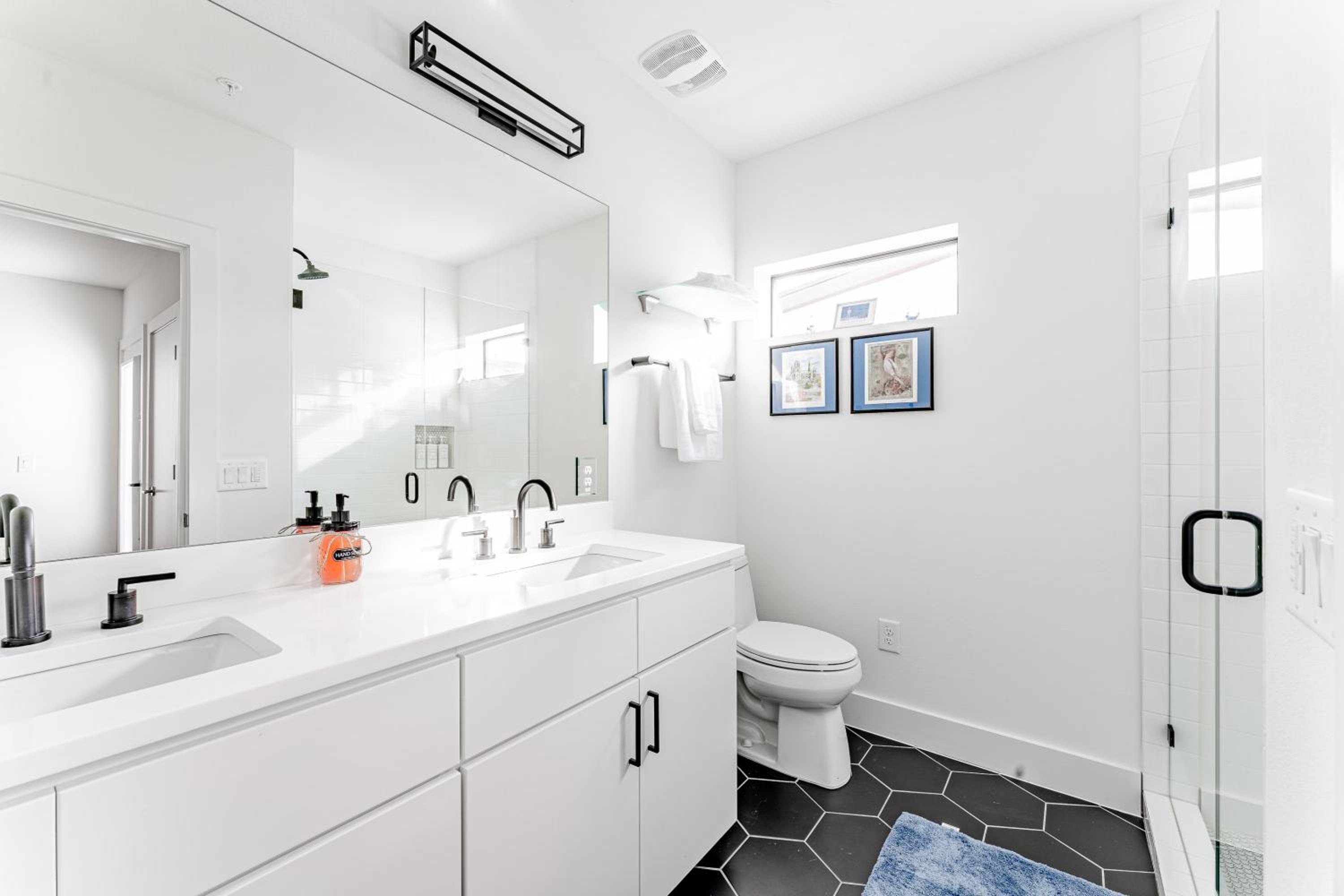 Luxe East Downtown 3BR Condo, Walk to Bars, Restaurants, Shops view 4