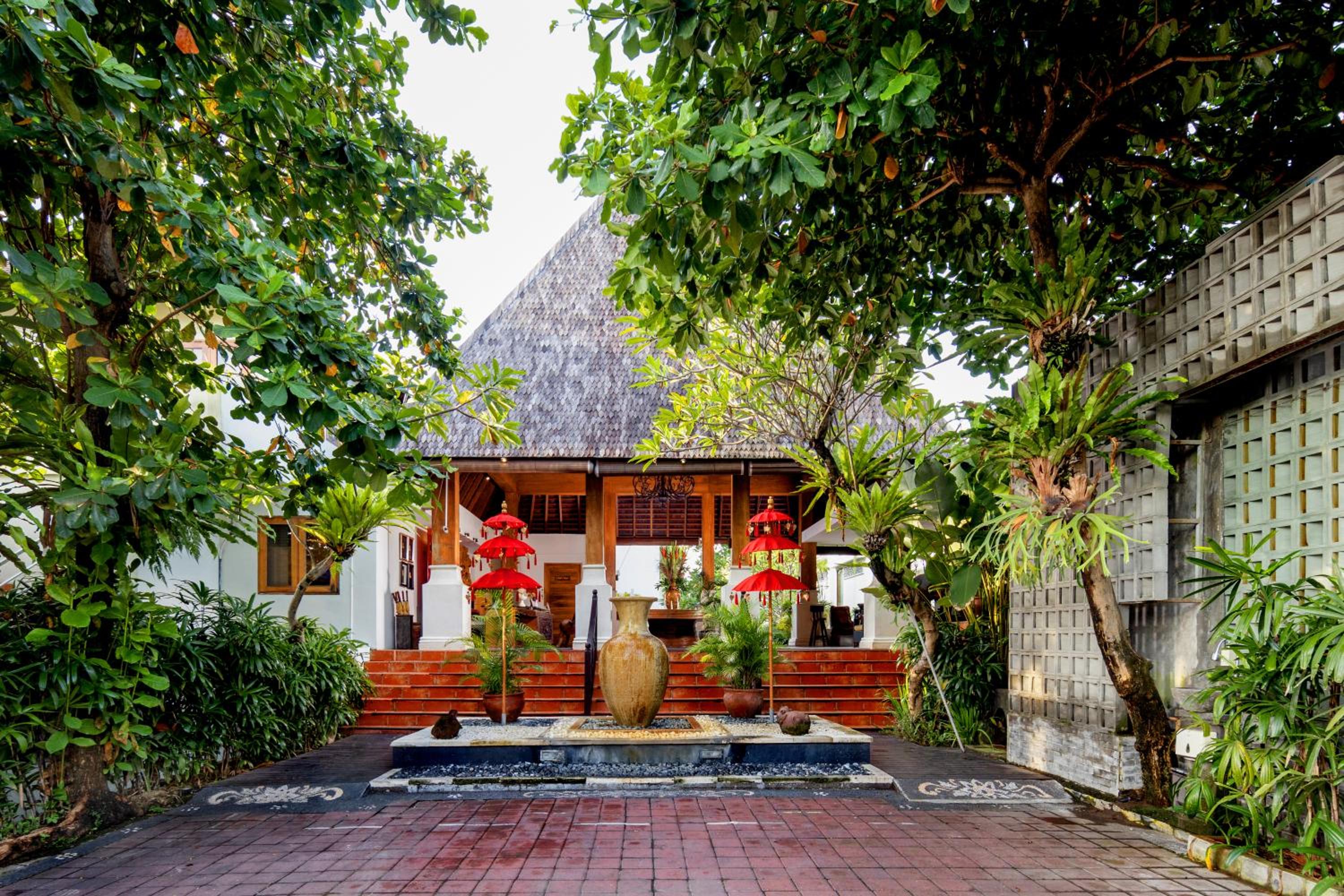 Hotel Villa Kayu Raja - Image 1