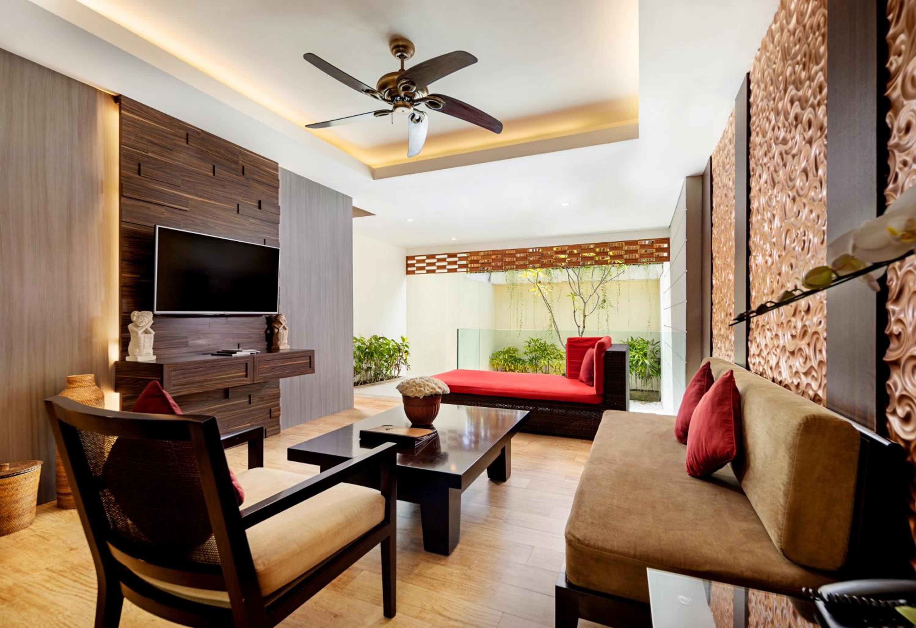 Villa Kayu Raja