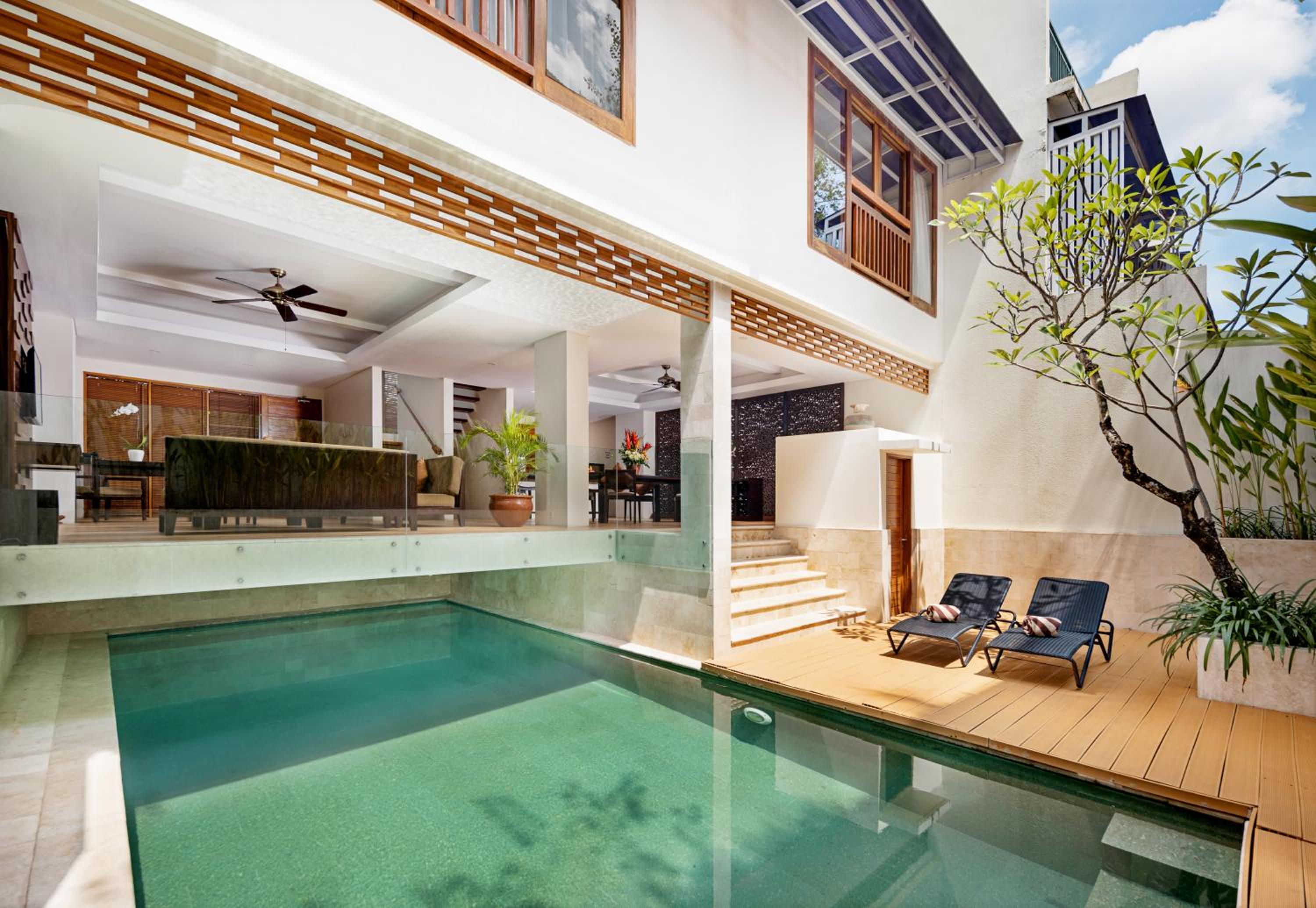 Villa Kayu Raja