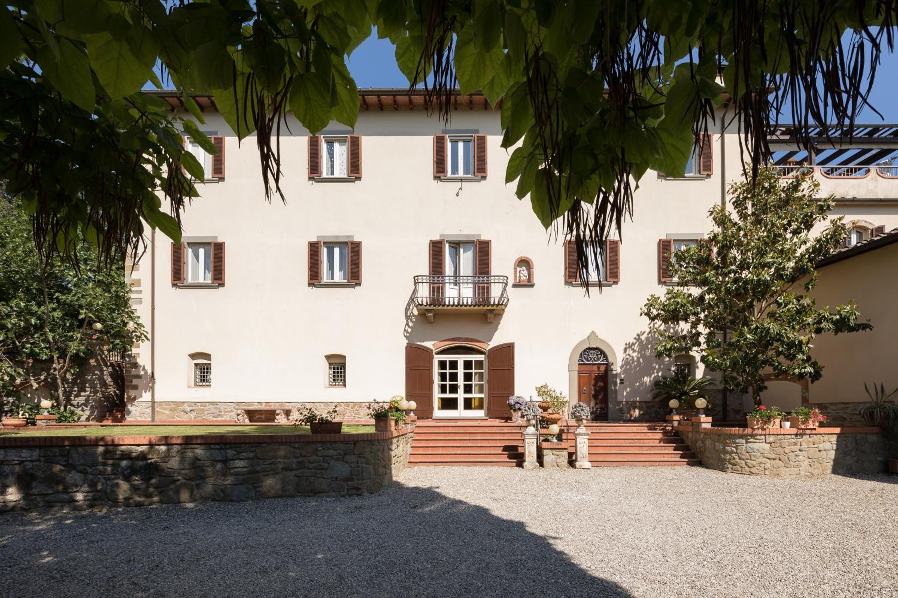 Villa D'Epoca Carniani view 2