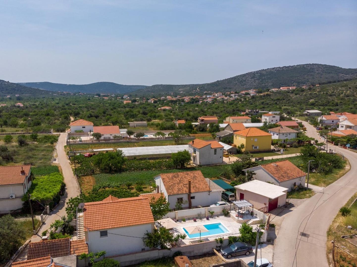 Villa Little Paradise with a private pool, 4 bedrooms, 2 living areas, 3km from the beach in Marina view 2