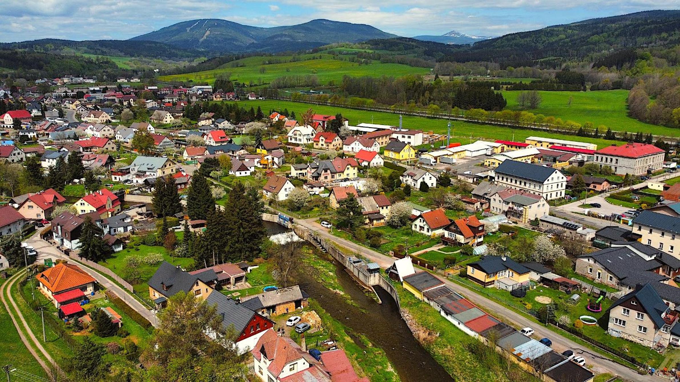 Za řekou