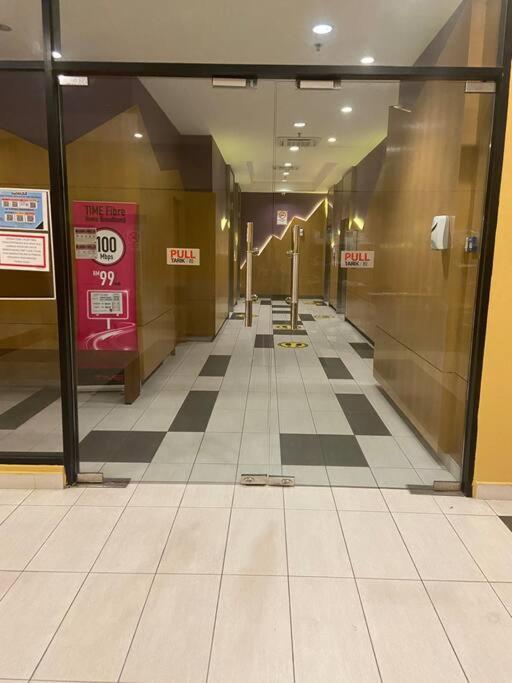 Conezion 3-bedroom condo @ IOI City Mall Putrajaya photo 2