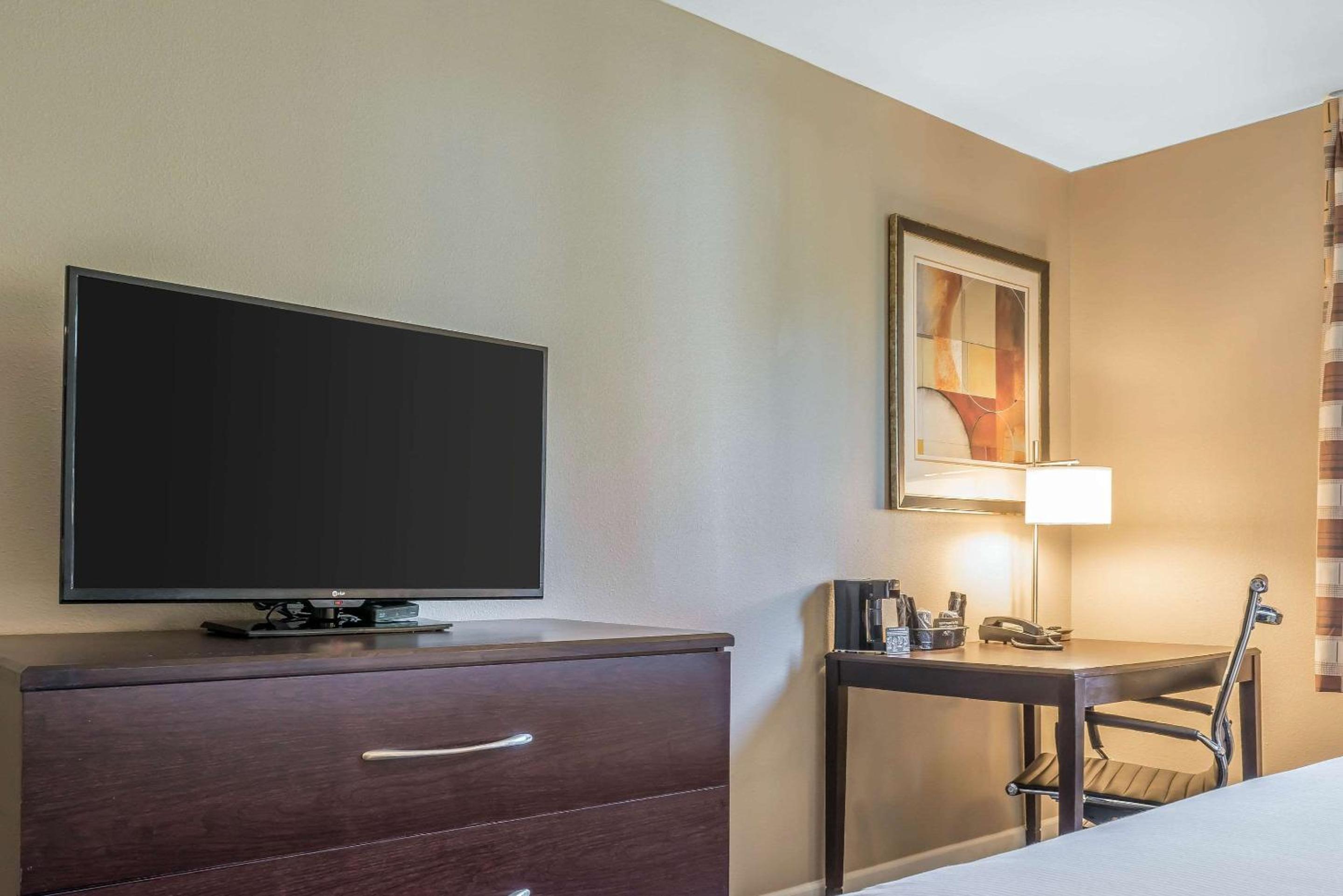Clarion Inn Belle Vernon - Property Image 35