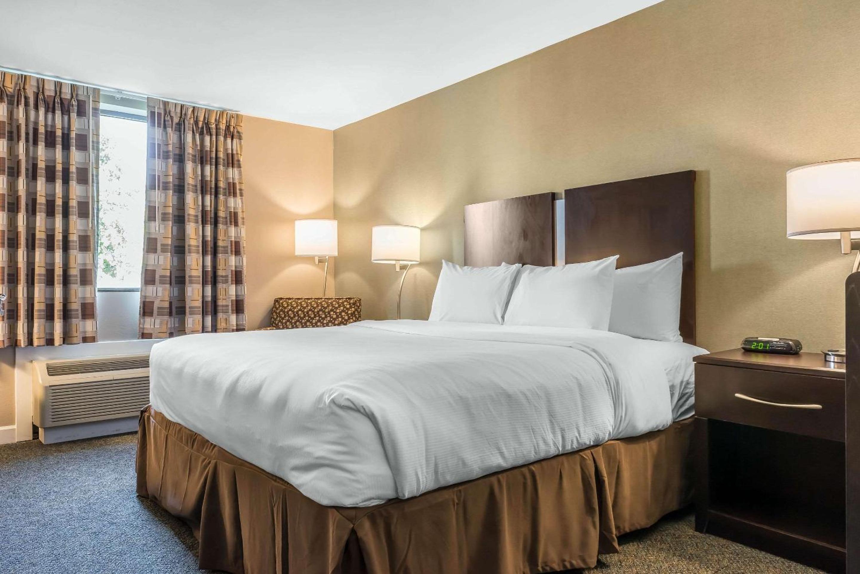 Clarion Inn Belle Vernon - Property Image 3