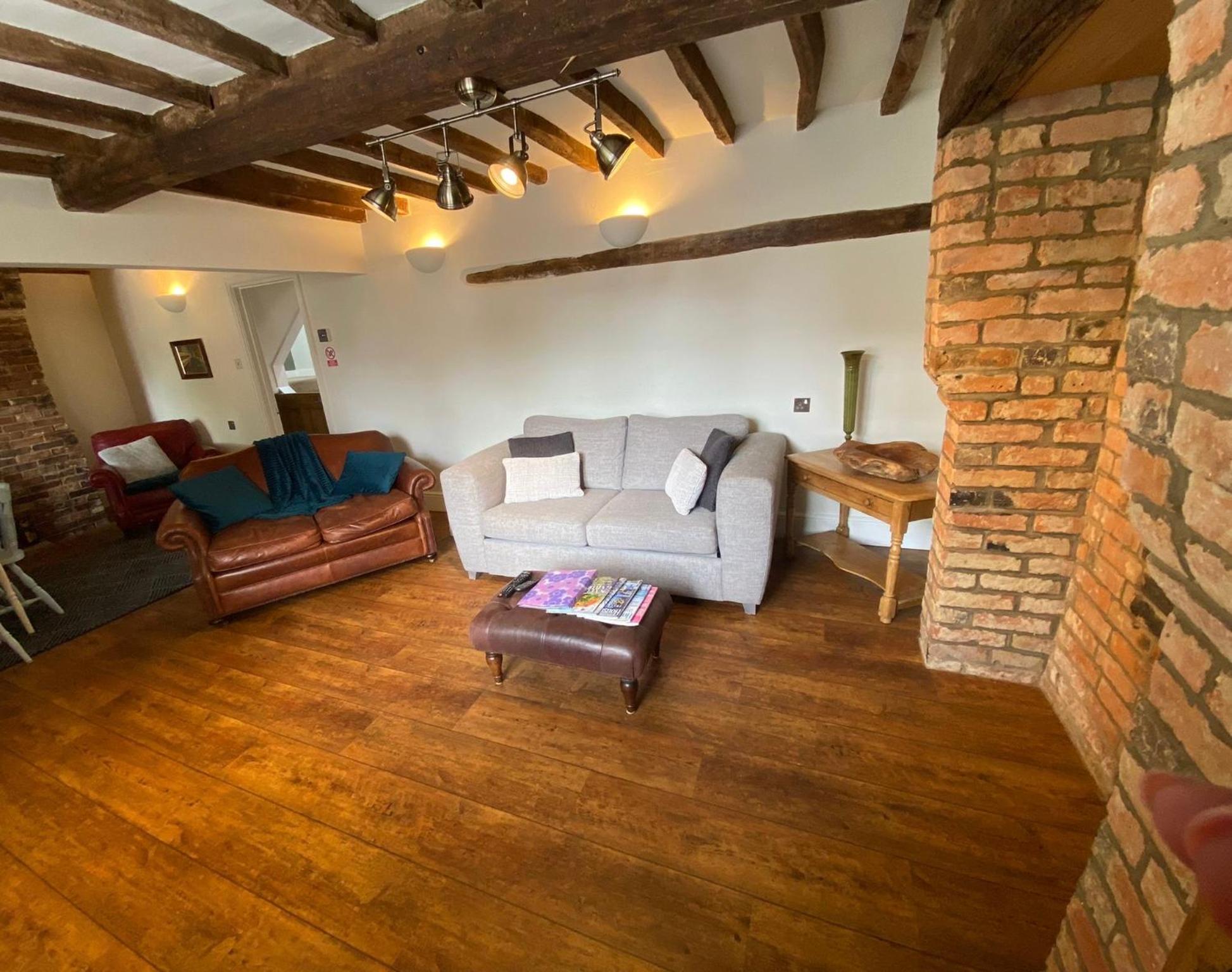 Stoop Cottage - in the heart of Quorn view 5