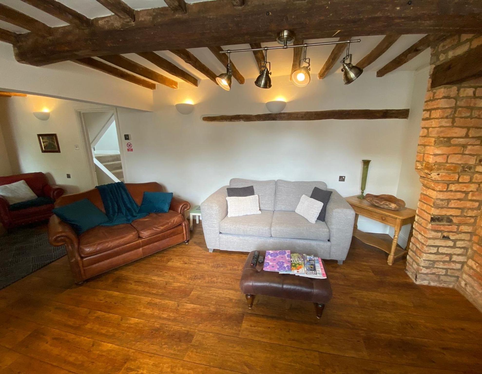 Stoop Cottage - in the heart of Quorn view 2