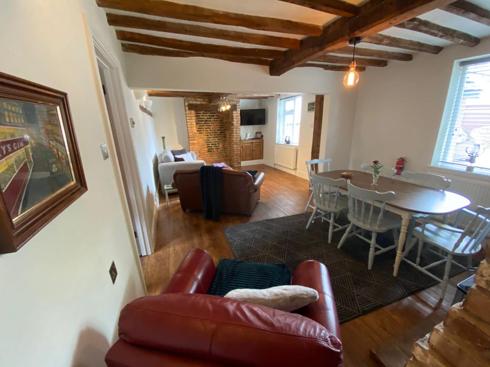 Stoop Cottage - in the heart of Quorn view 3