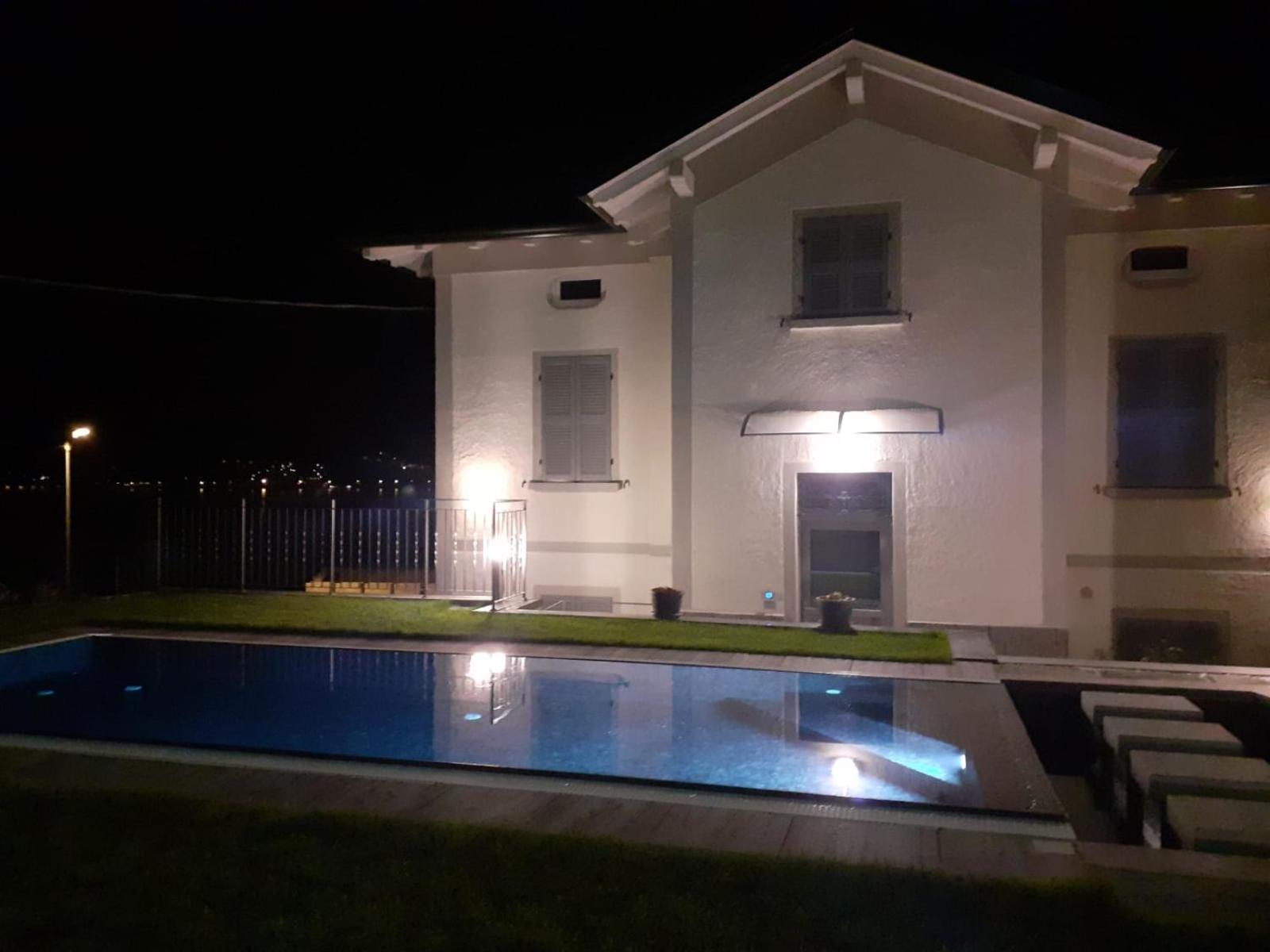 Hotel White Suite - Jacuzzi, Swimming Pool & Lake View