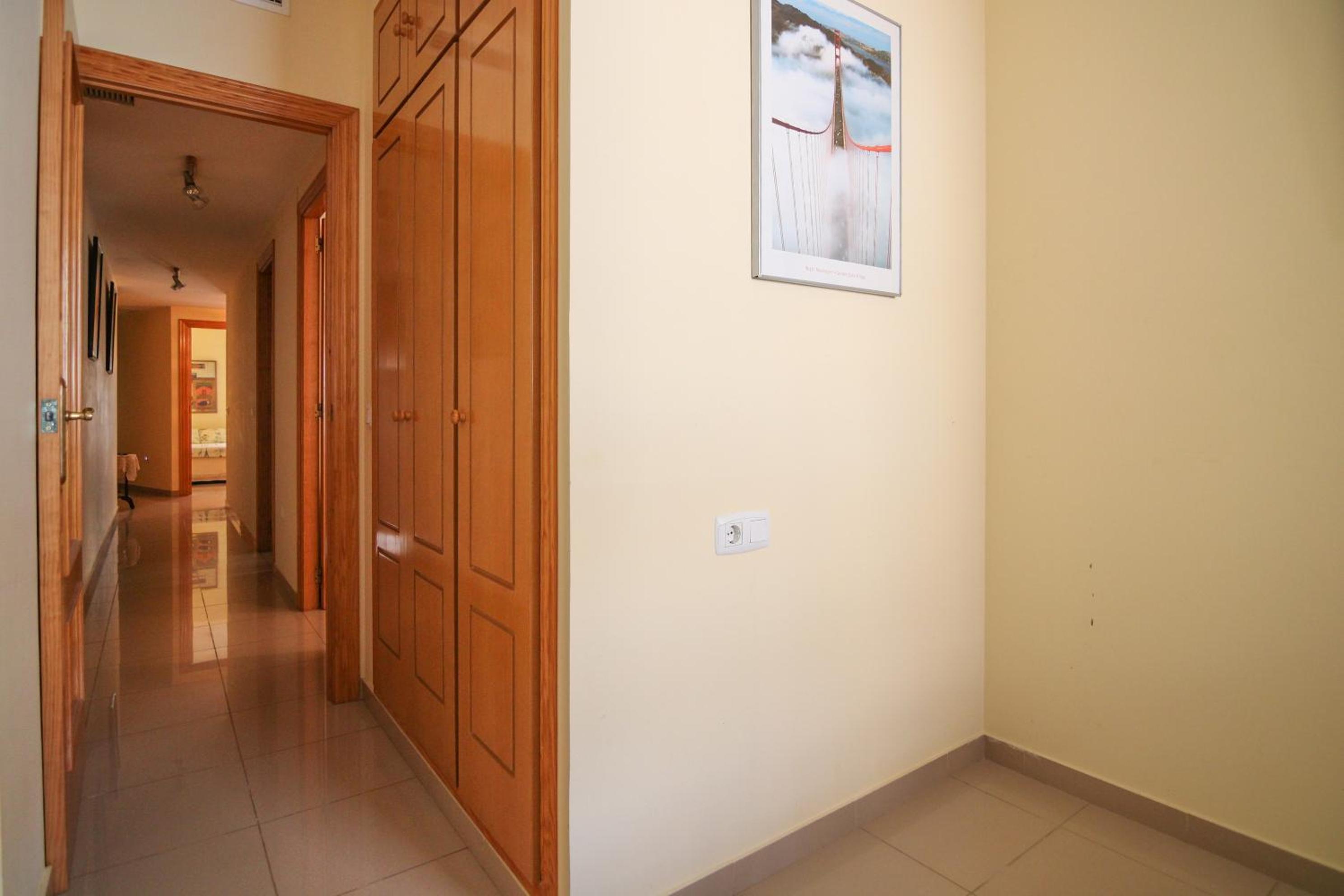 Apartamento céntrico en playa Arenal - MIRAIFACH