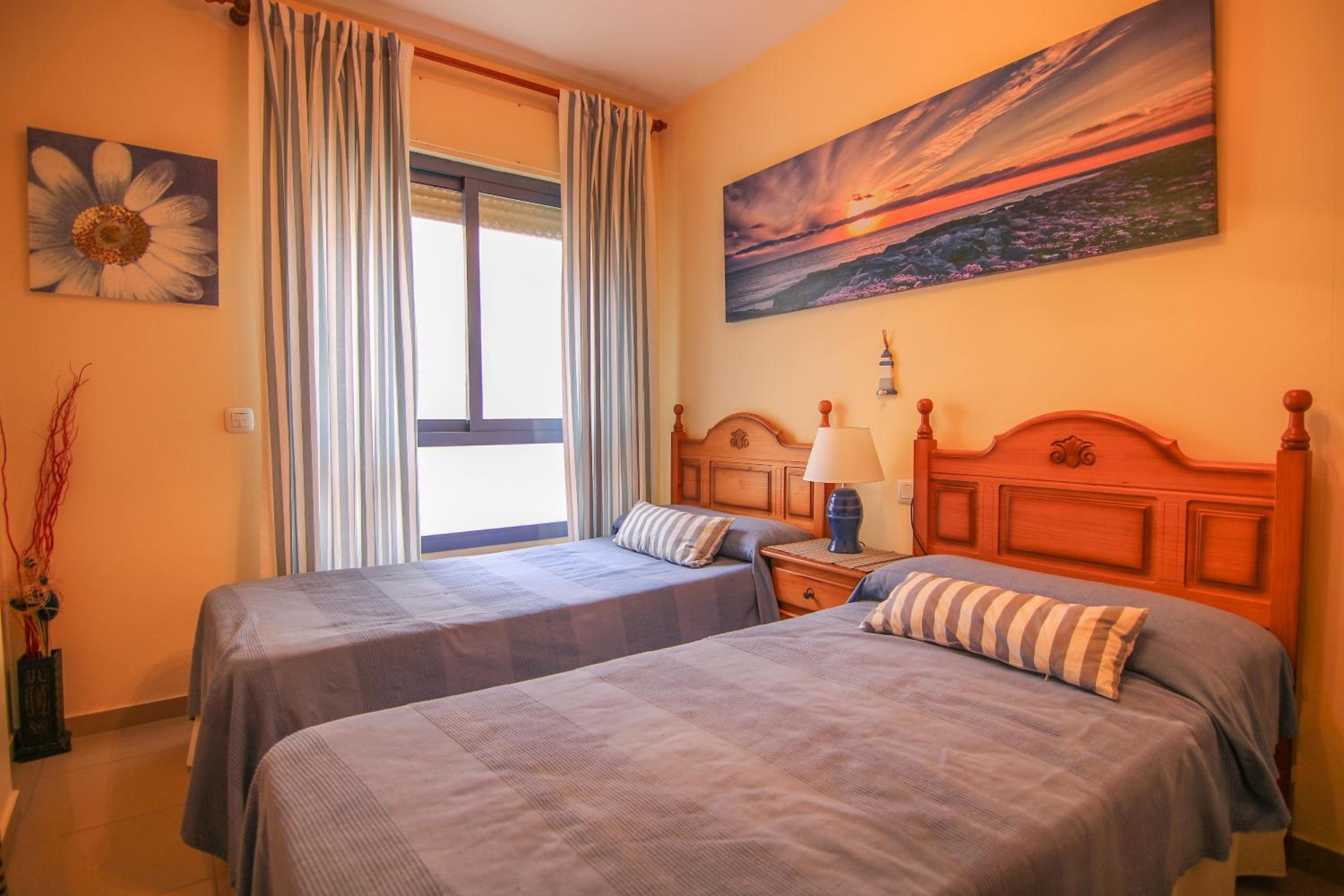 Apartamento céntrico en playa Arenal - MIRAIFACH