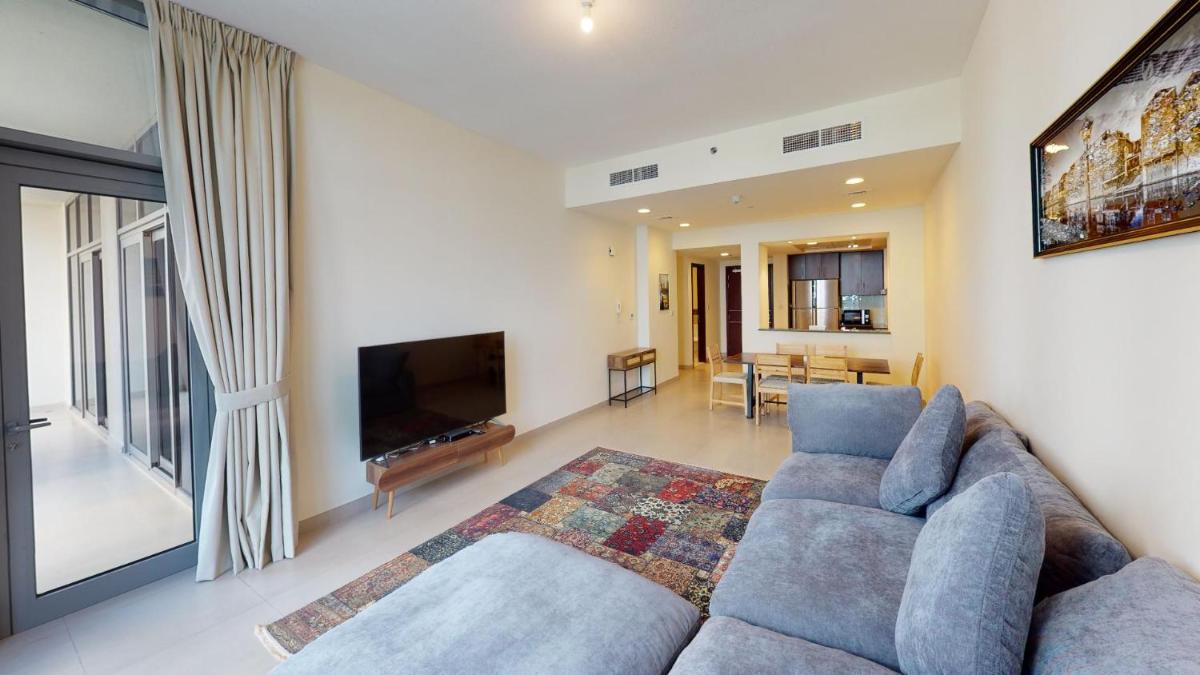 Hometown Apartments - Brand New 2BR Apartment in Dubai Wharf 2