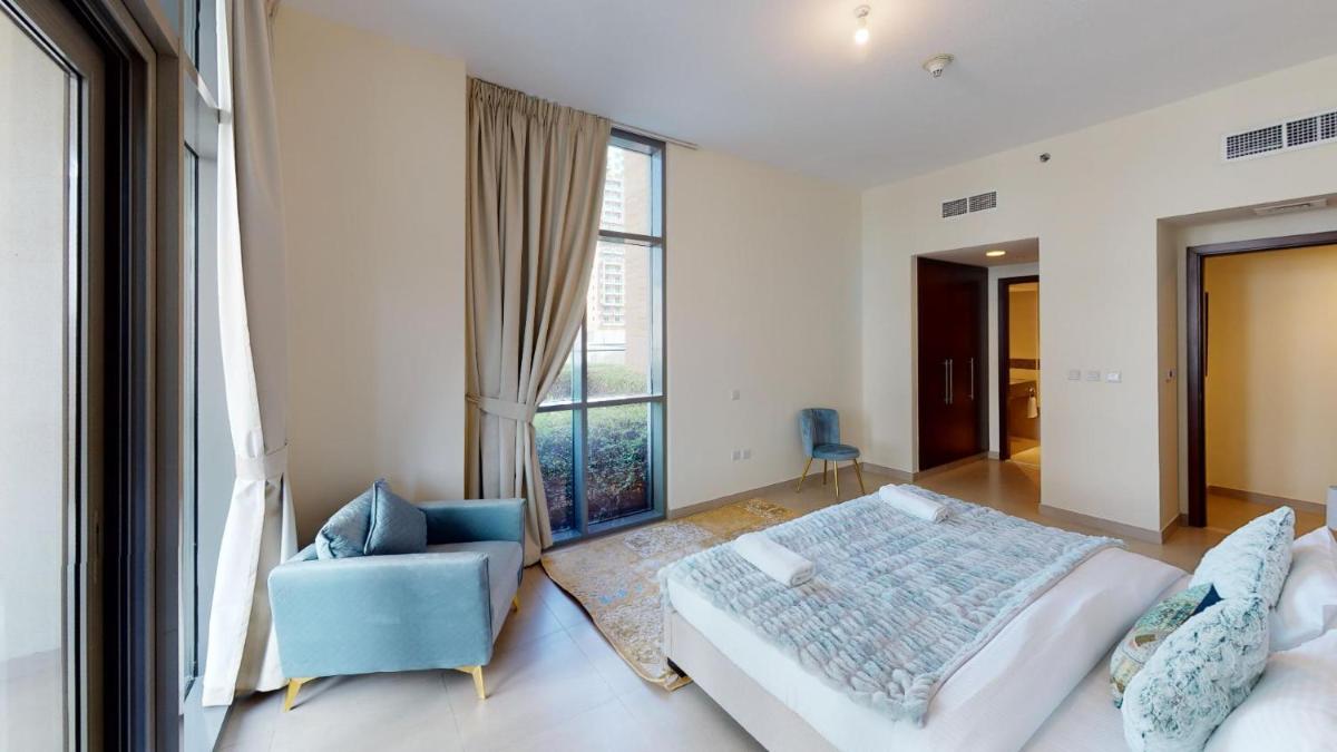 Hometown Apartments - Brand New 2BR Apartment in Dubai Wharf 2