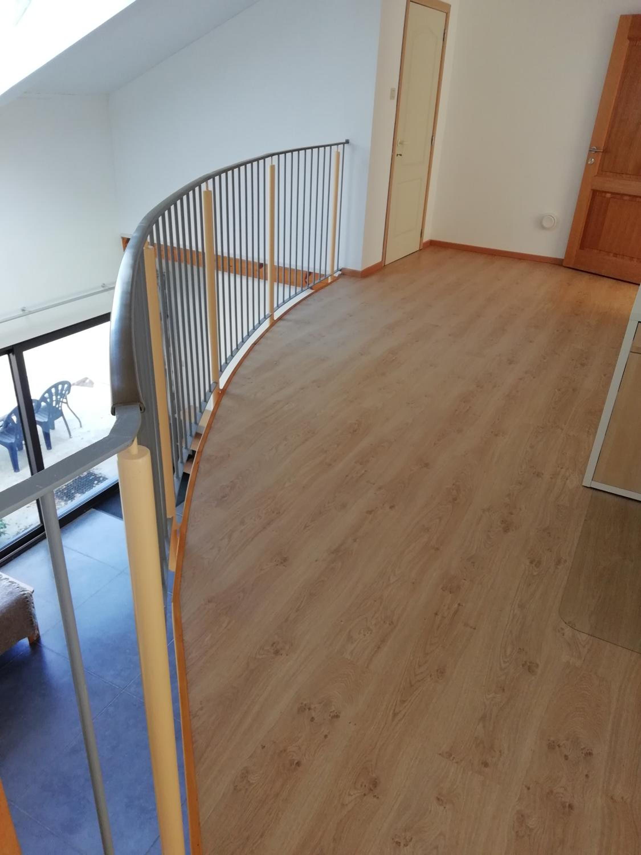 Florennes Gîte neuf 150 M2 devant un grand lac privé de 2 hectares poissonneux au milieu des bois