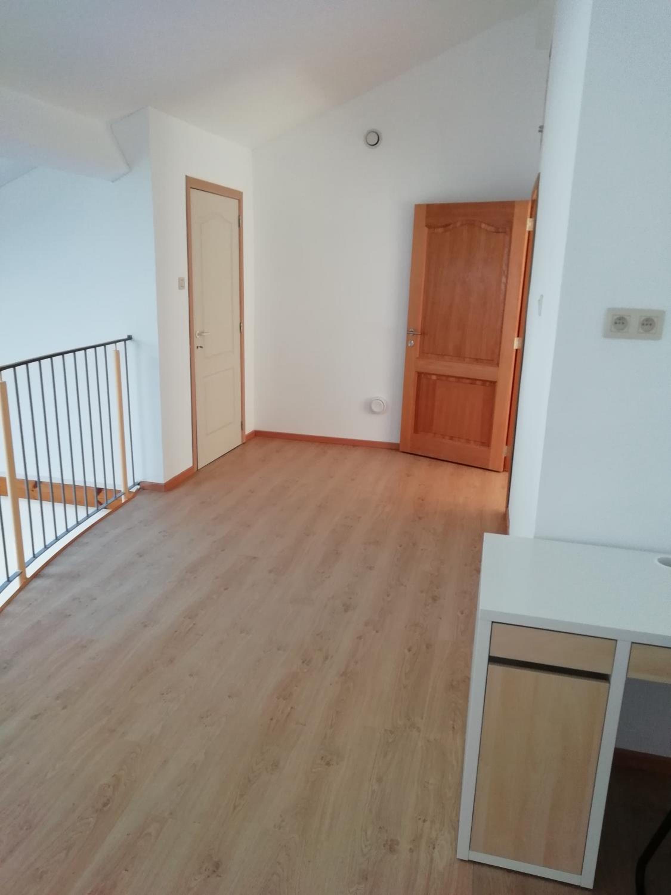Florennes Gîte neuf 150 M2 devant un grand lac privé de 2 hectares poissonneux au milieu des bois