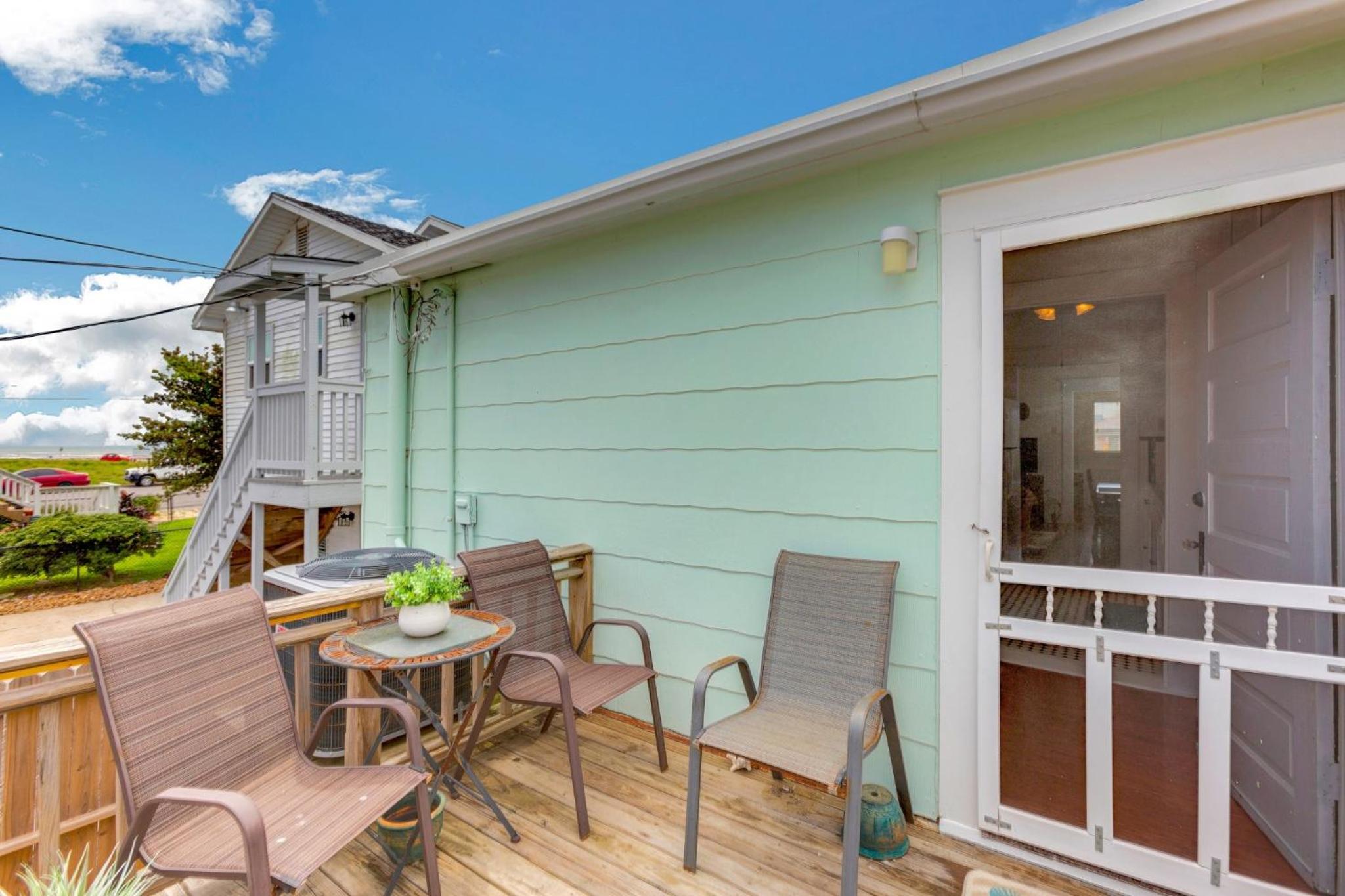Lazy Days Cottage - Amazing Views and Great Location! home view 2