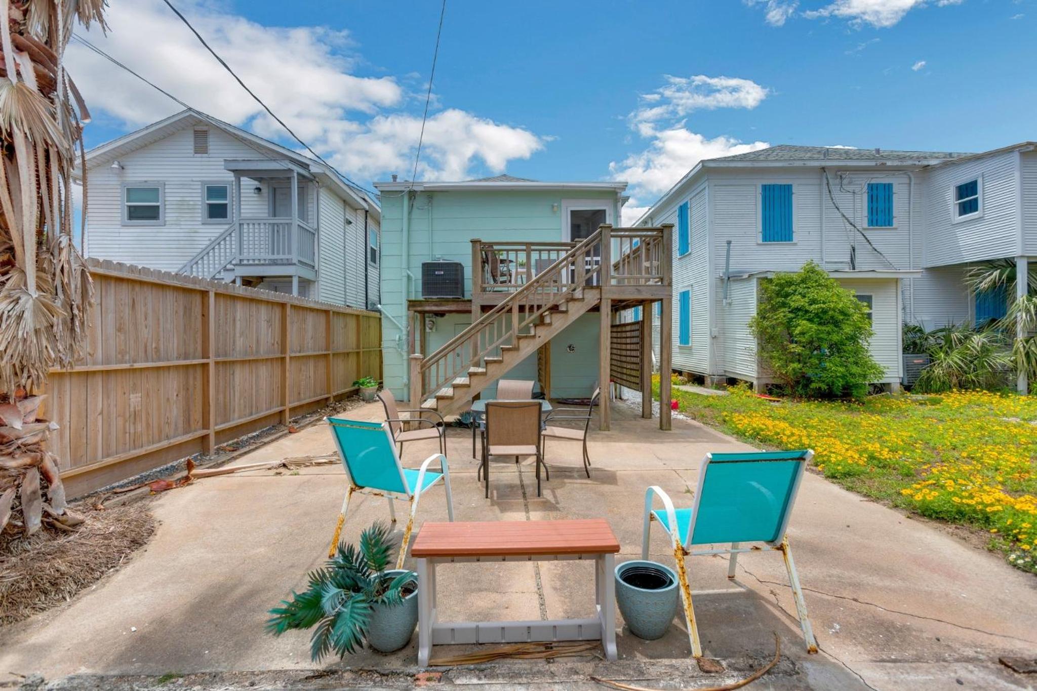 Lazy Days Cottage - Amazing Views and Great Location! home view 3