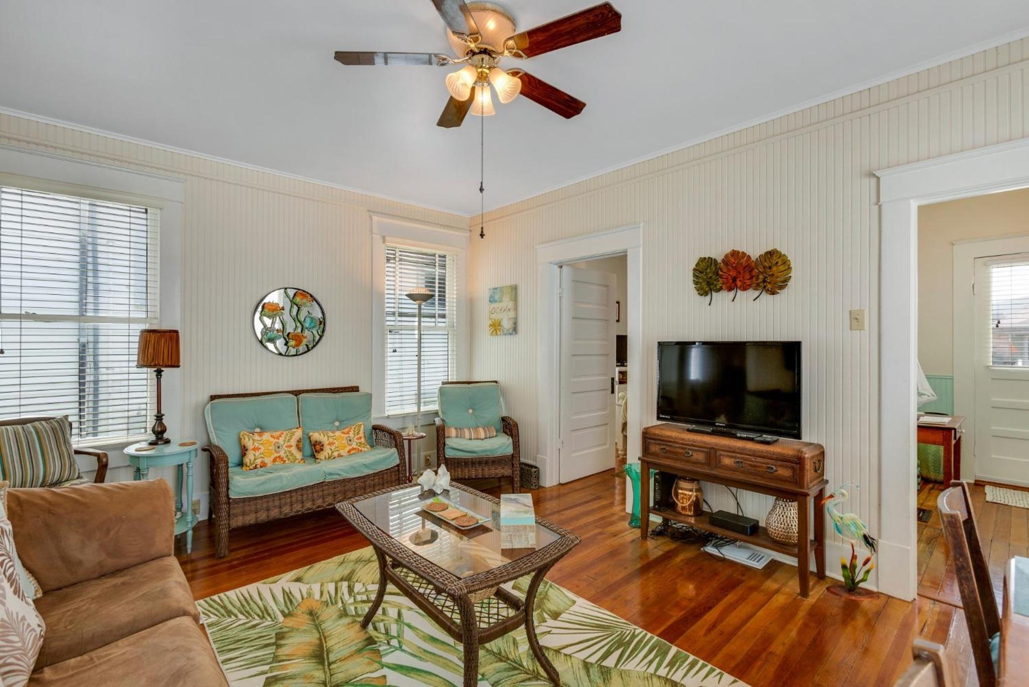 Lazy Days Cottage - Amazing Views and Great Location! home view 4
