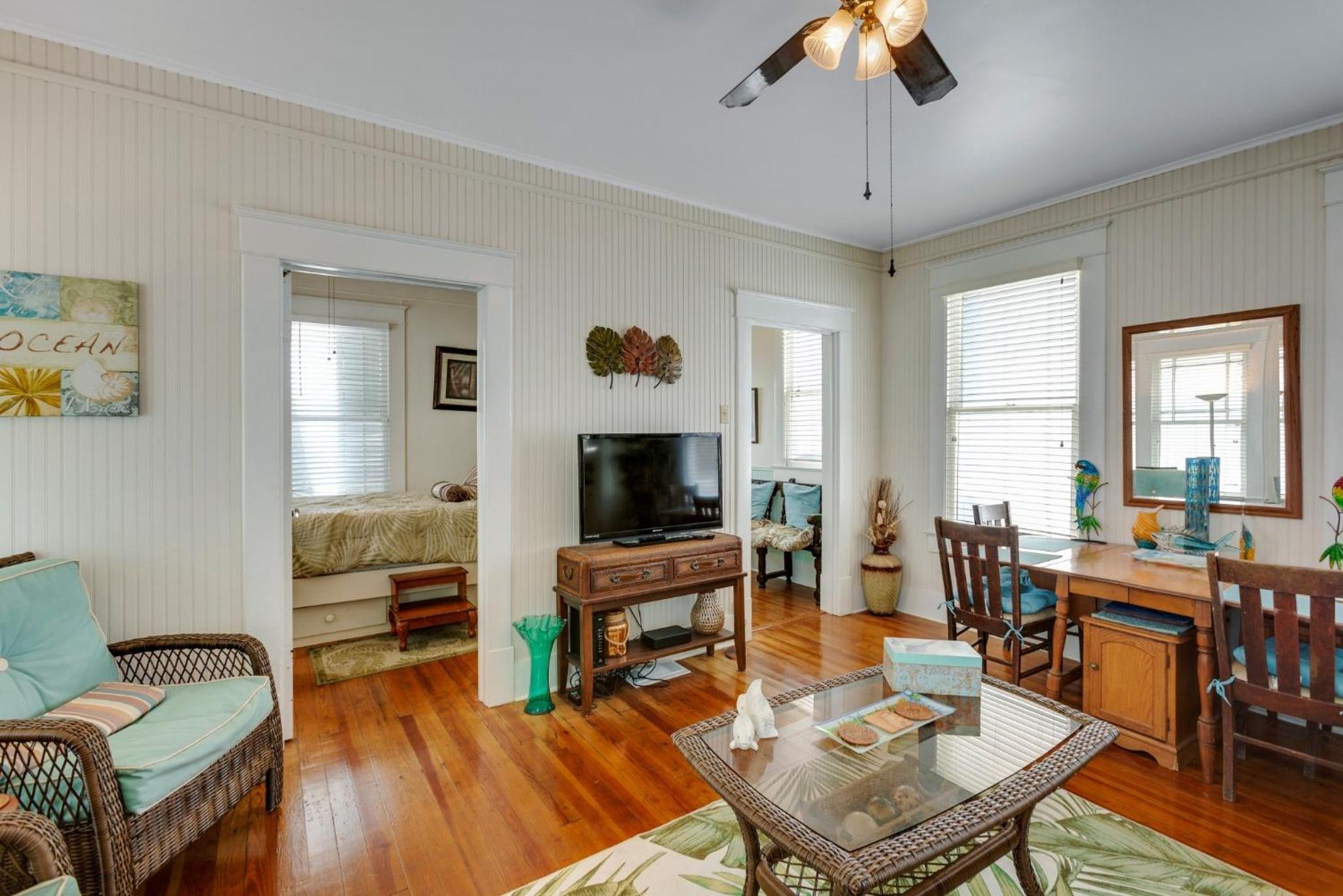 Lazy Days Cottage - Amazing Views and Great Location! home view 5