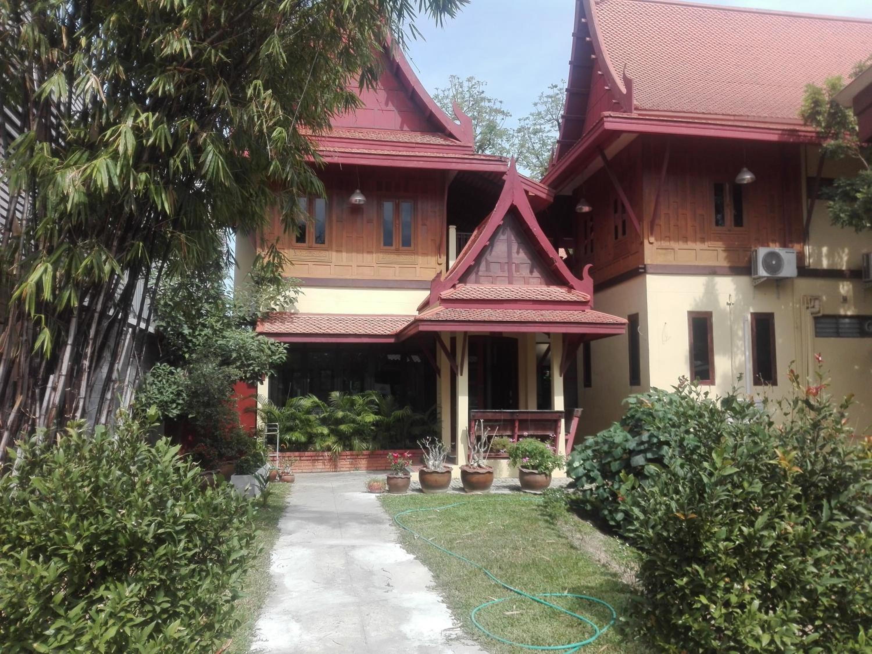 Luang Chumni Village