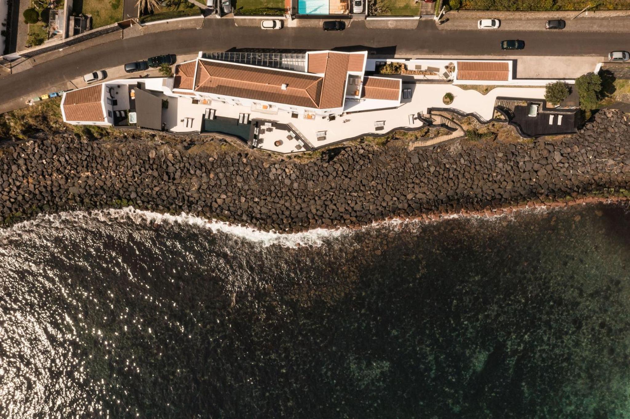 Hotel White Exclusive Suites & Villas - Image 1