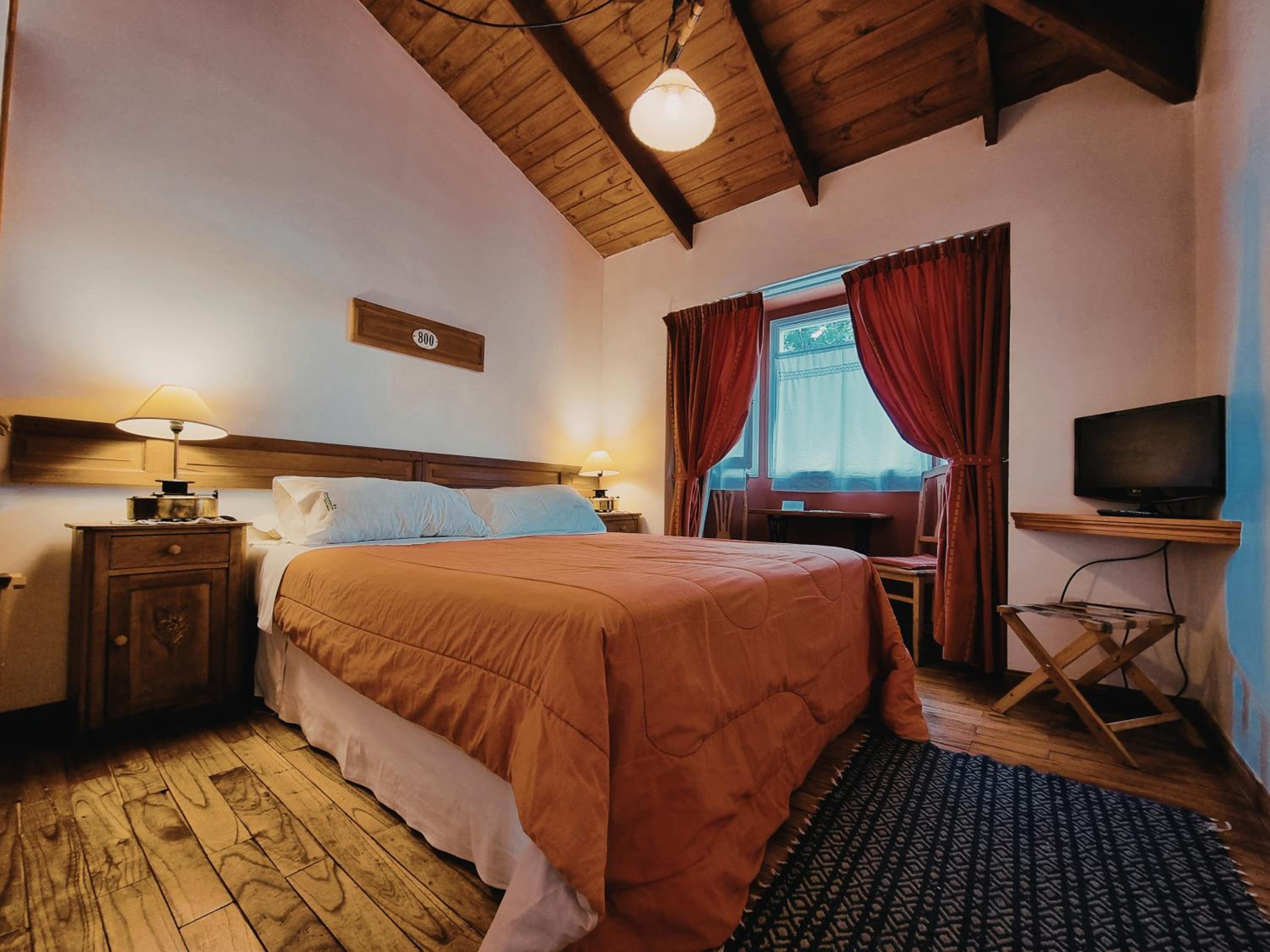 Hosteria Cauquenes De Nimez
