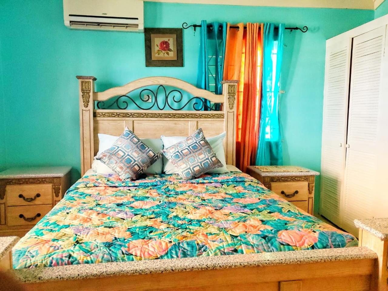 2 Bed-Sleeps 4-Gated community-5 Min Town Centre