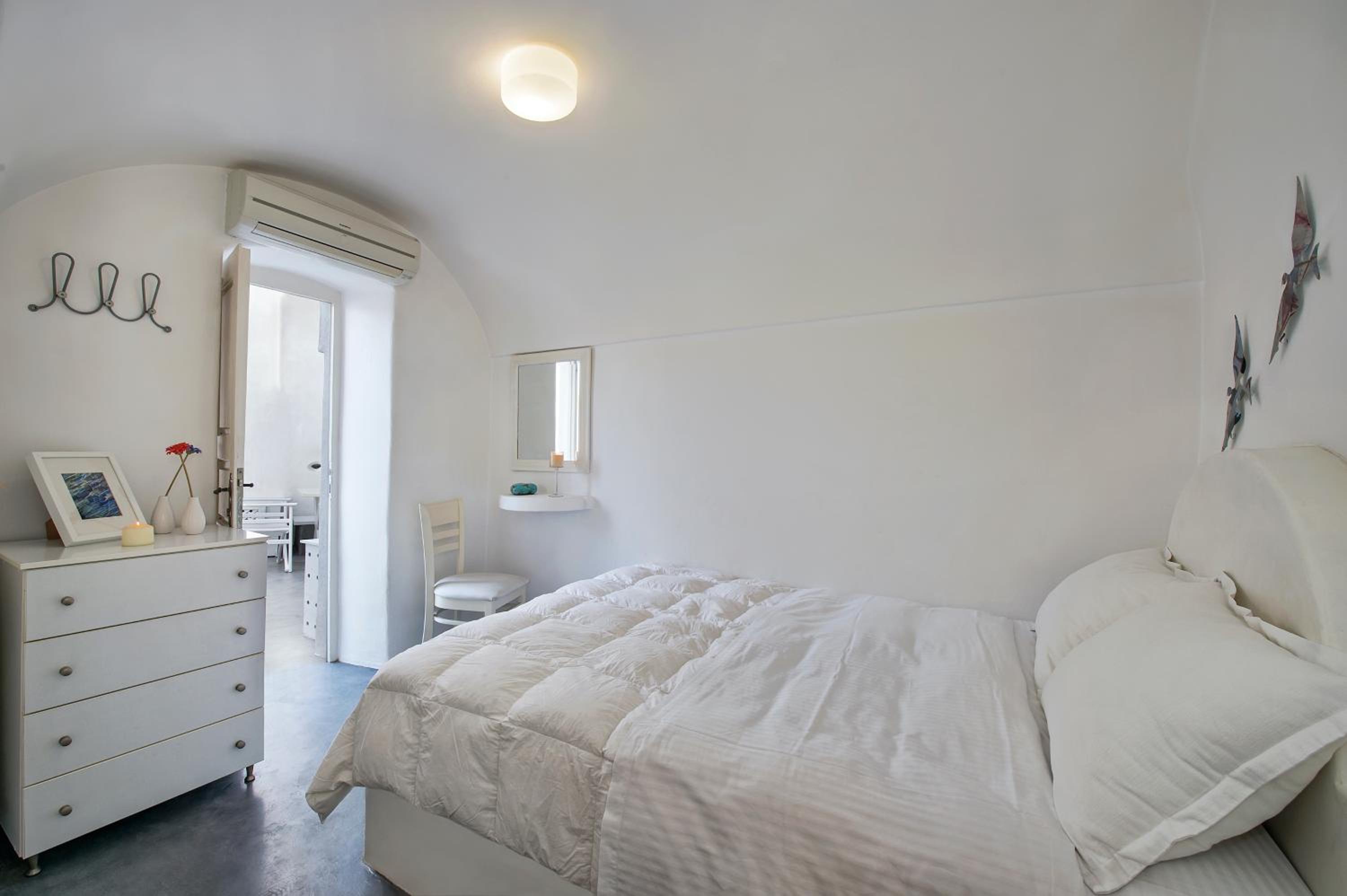 Pyrgos 3-Bed Villa Sleeps 8 with Pool and AirCon photo 5