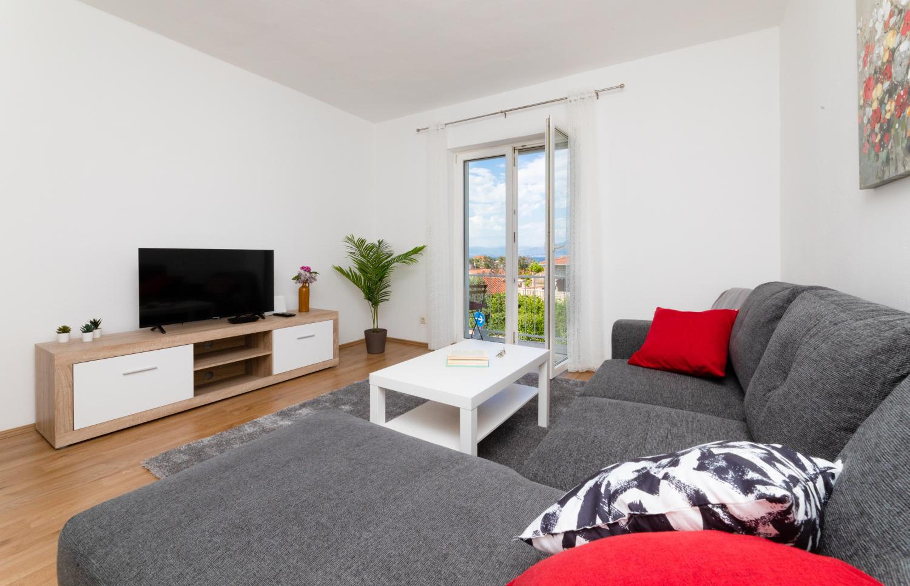 Apartment Nona - Center, 150 meters from the beach view 2