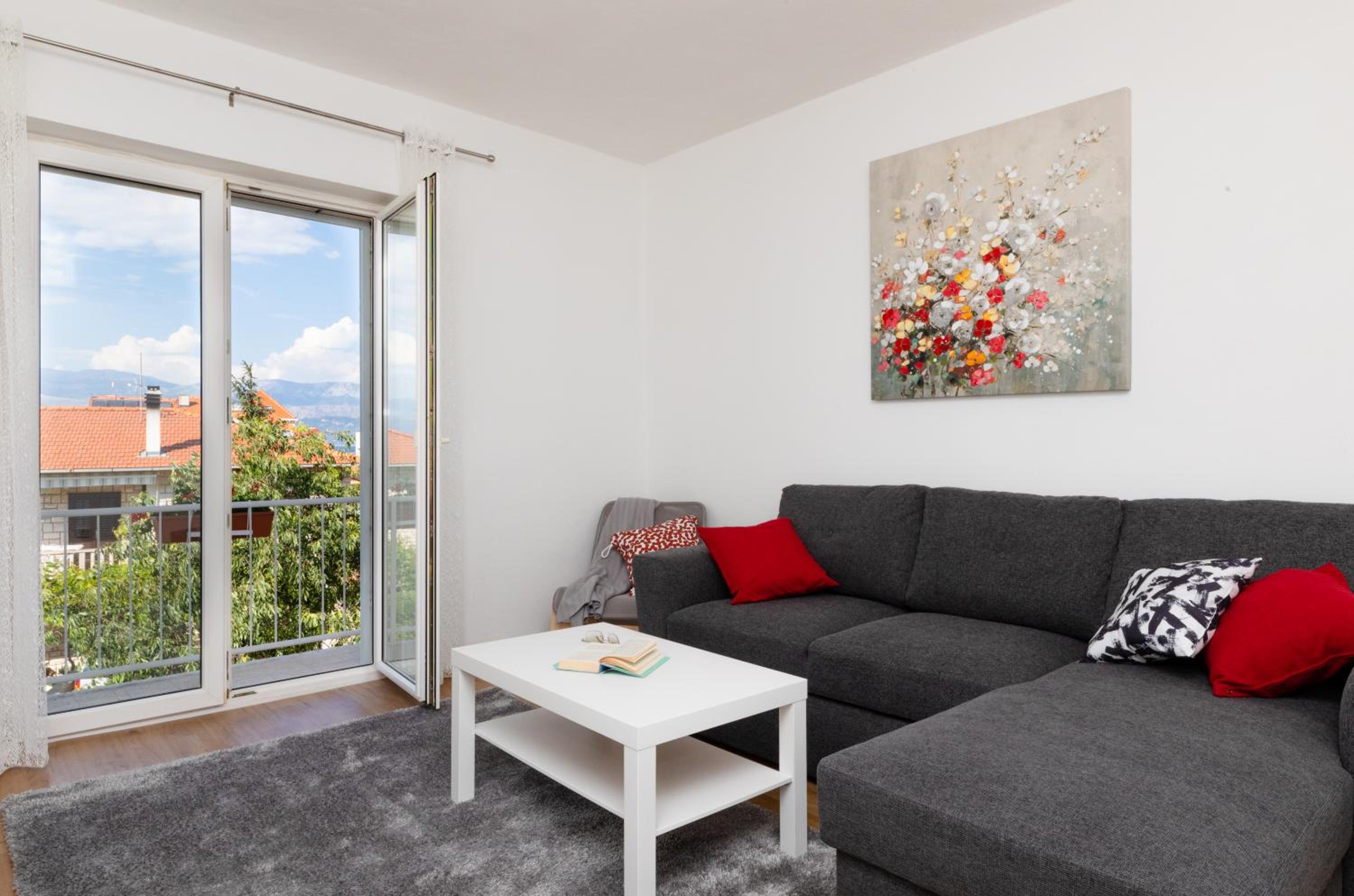 Apartment Nona - Center, 150 meters from the beach view 3