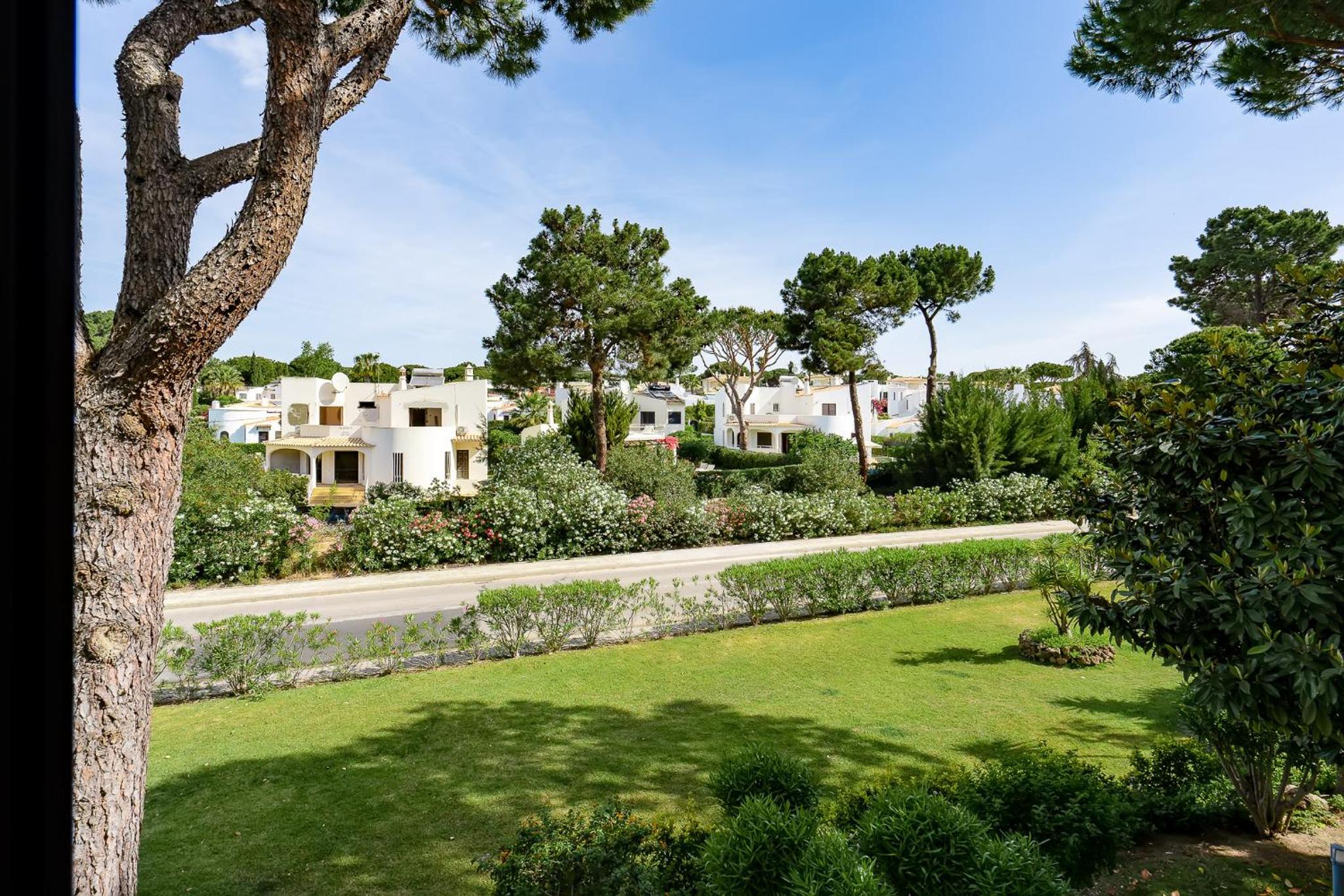 Mouramar One bedroom apartment, with pool view 4