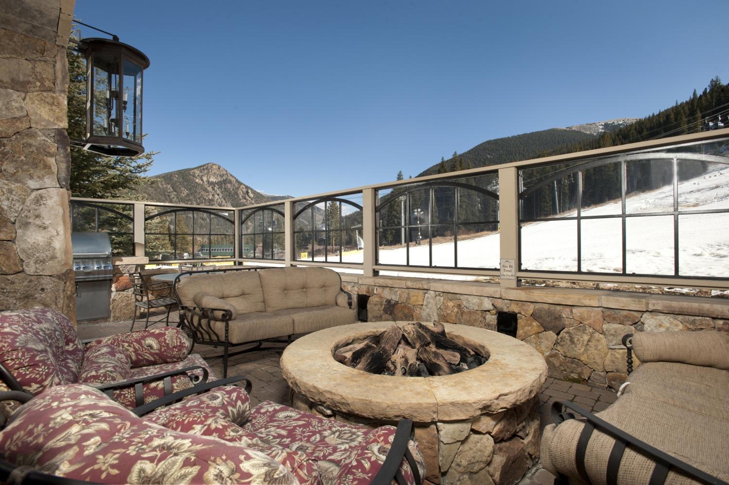 Luxury 1-Bedroom Ski-In Out Condo with Slopeside Heated Pool