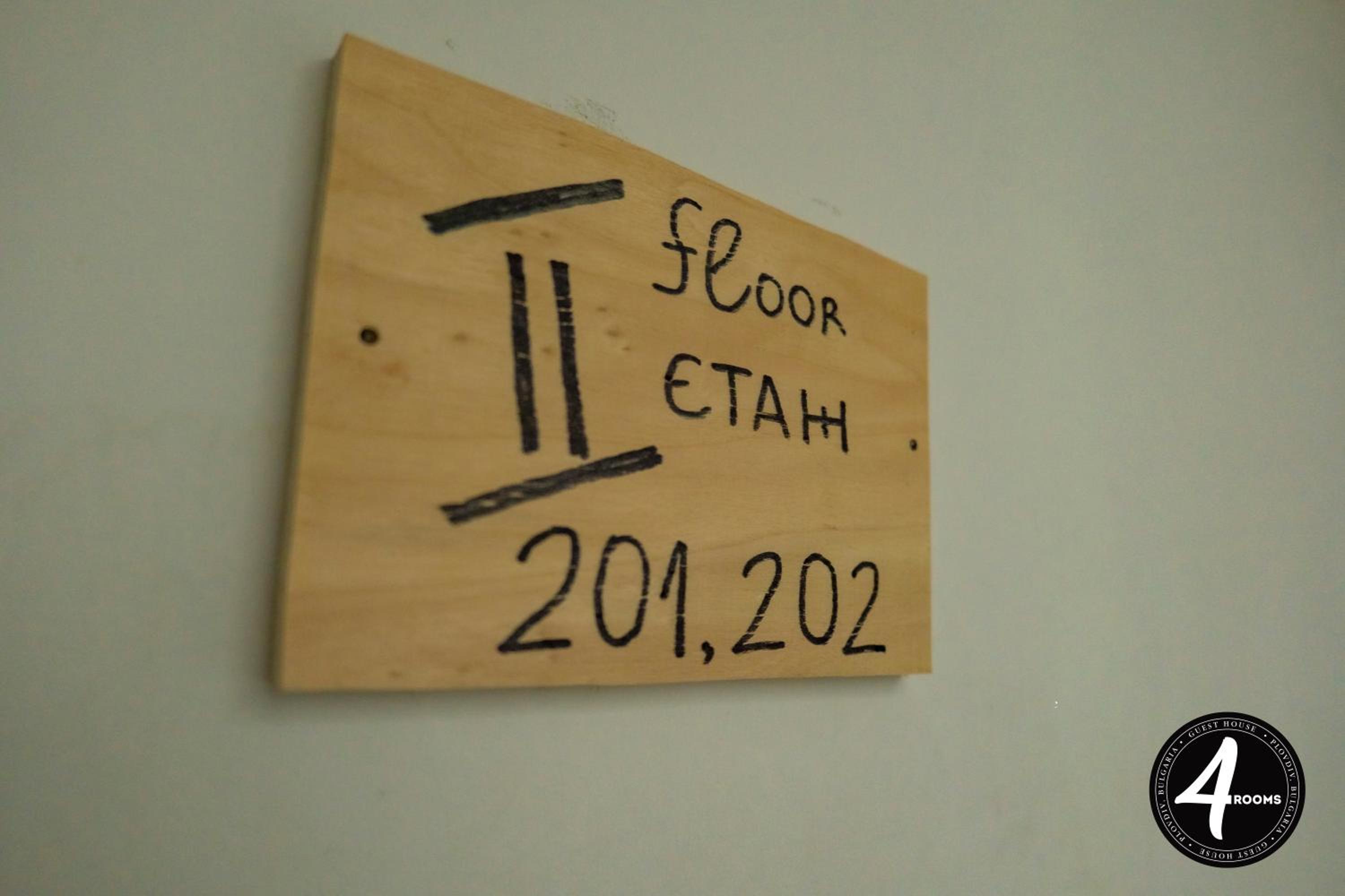 4 Rooms