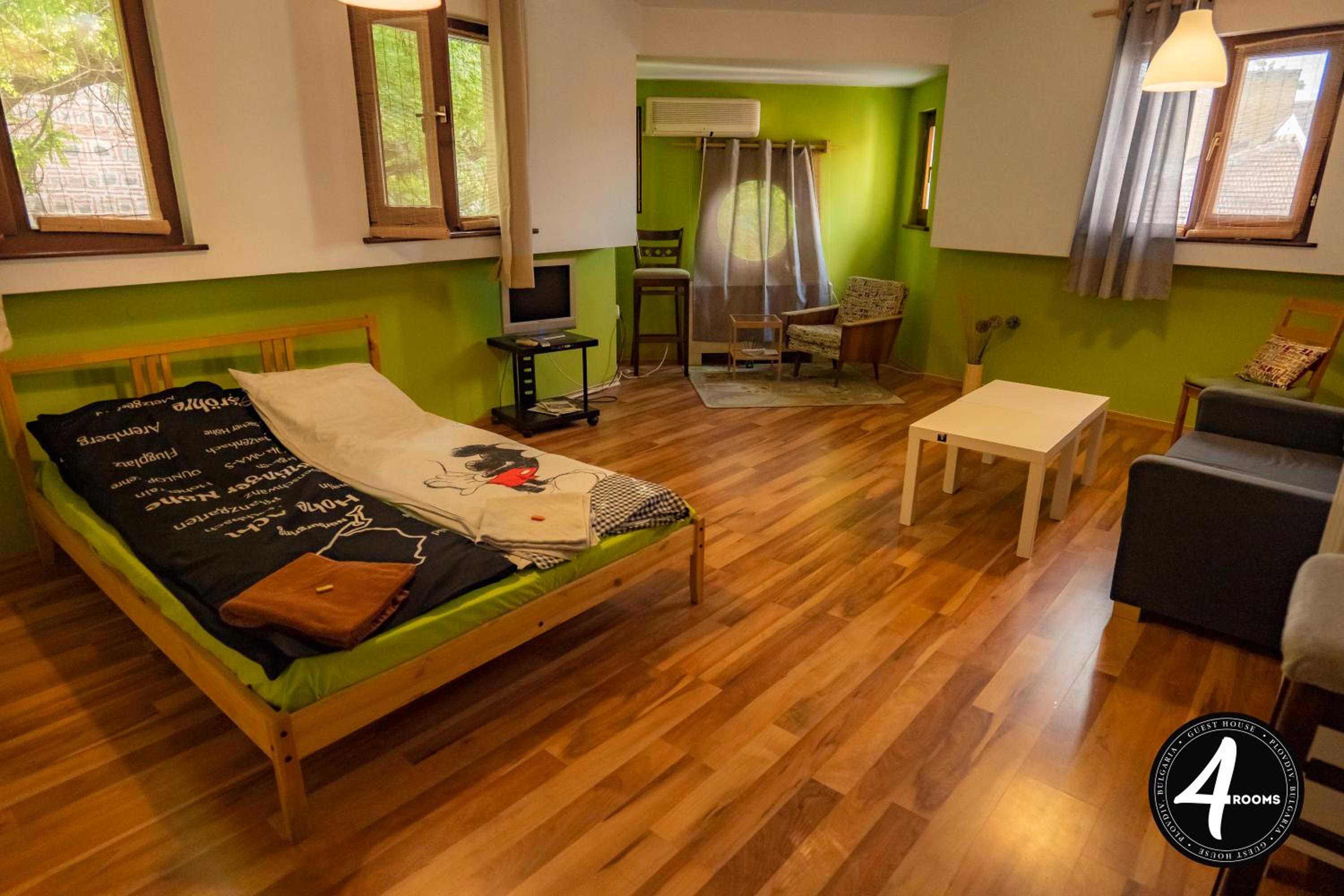 4 Rooms