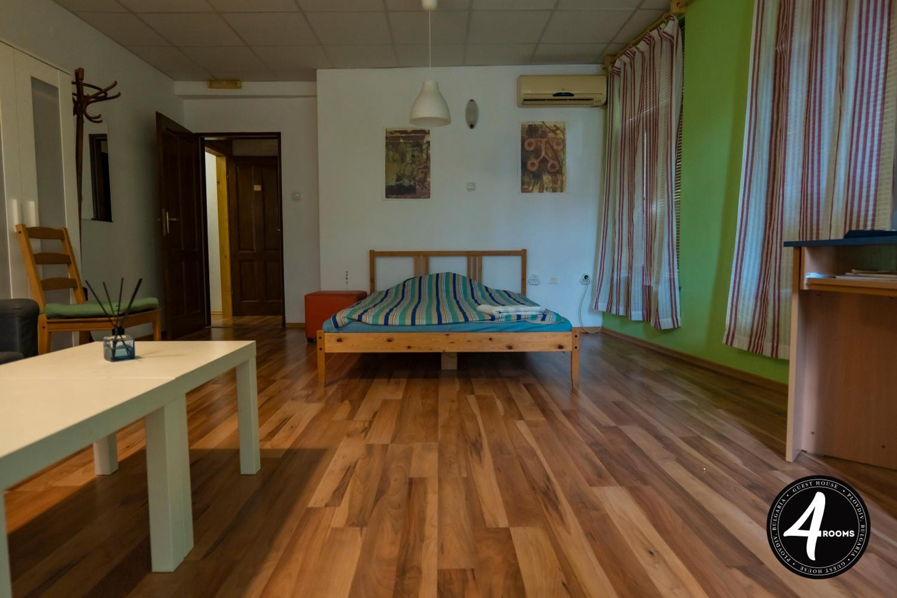 4 Rooms