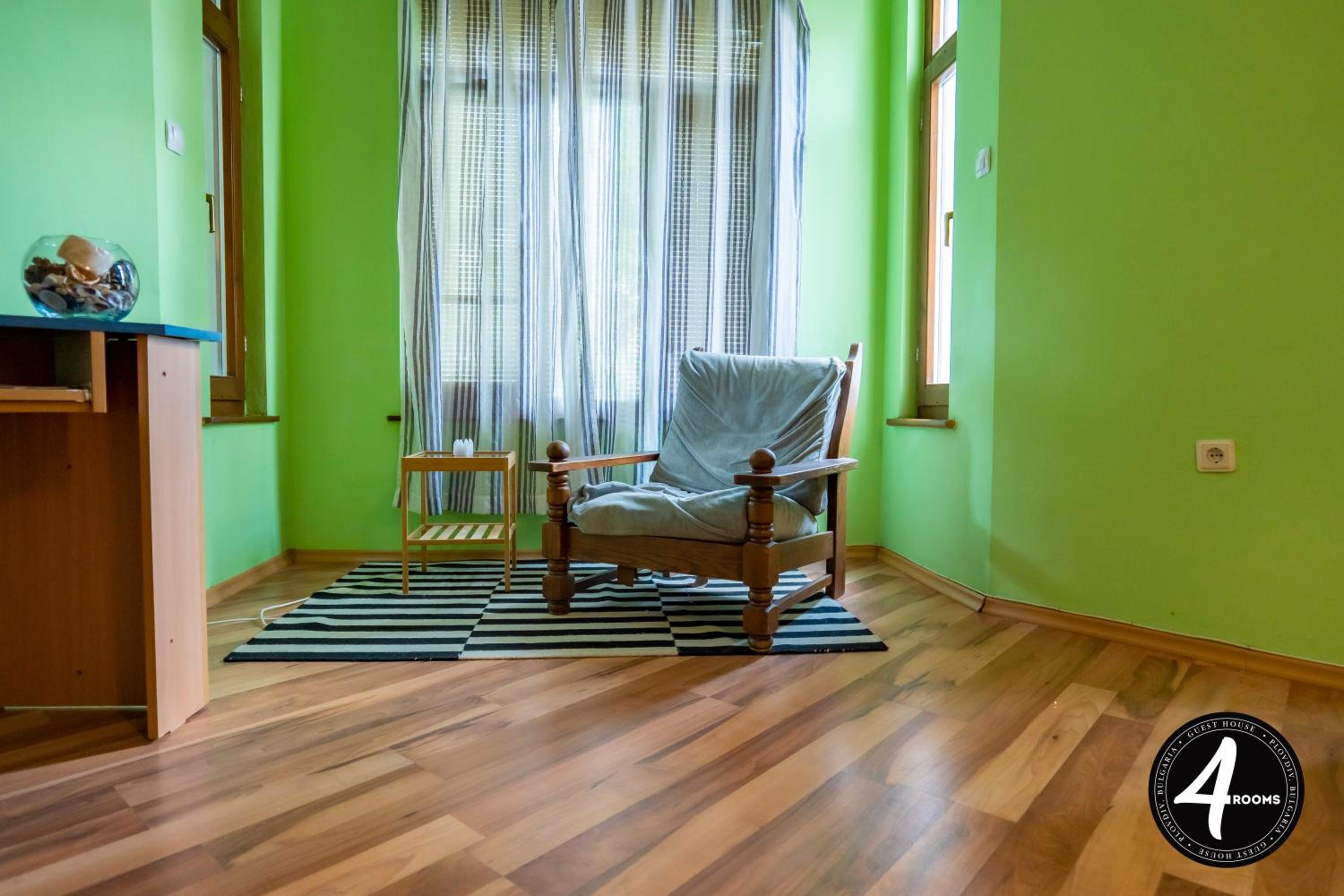 4 Rooms