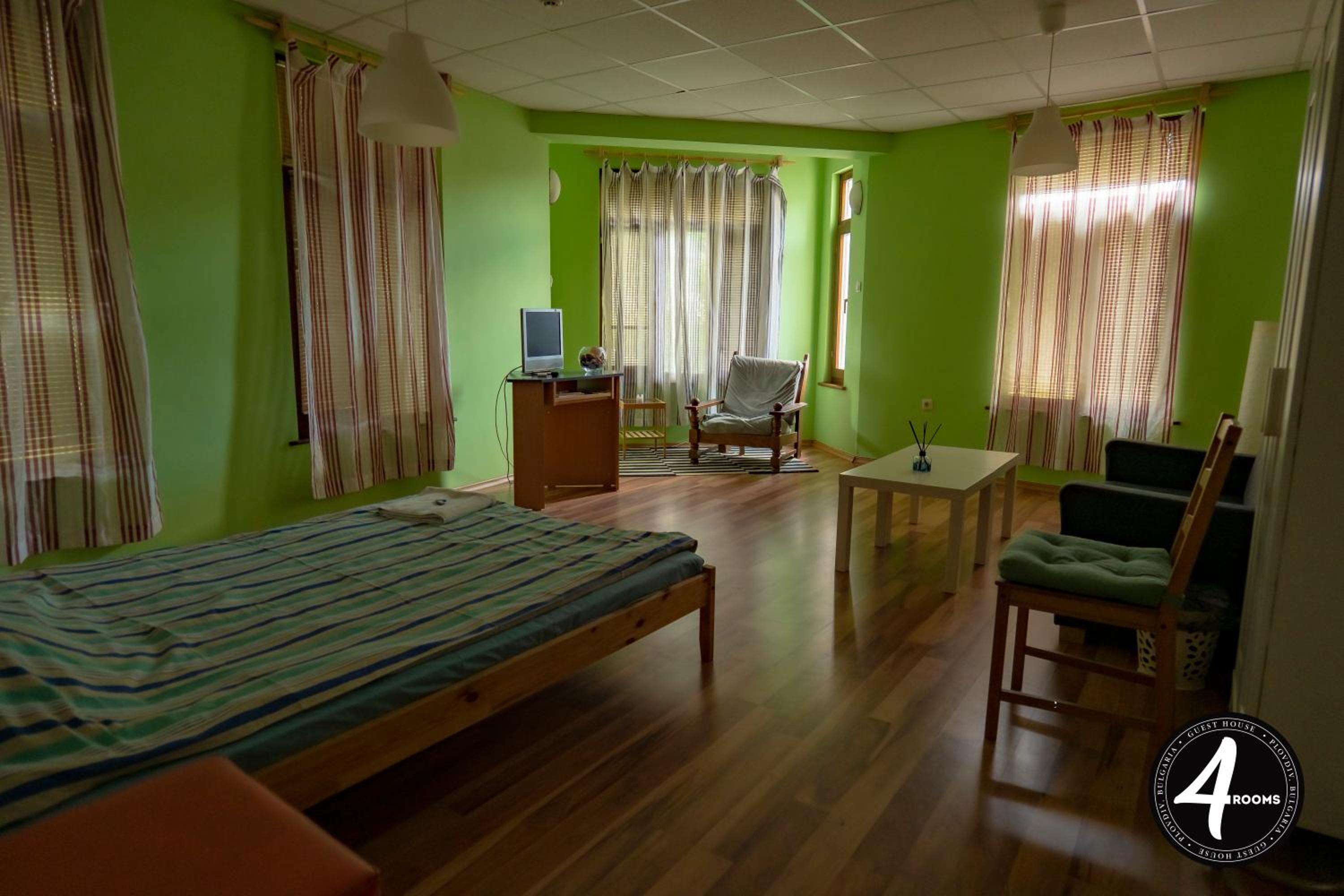 4 Rooms