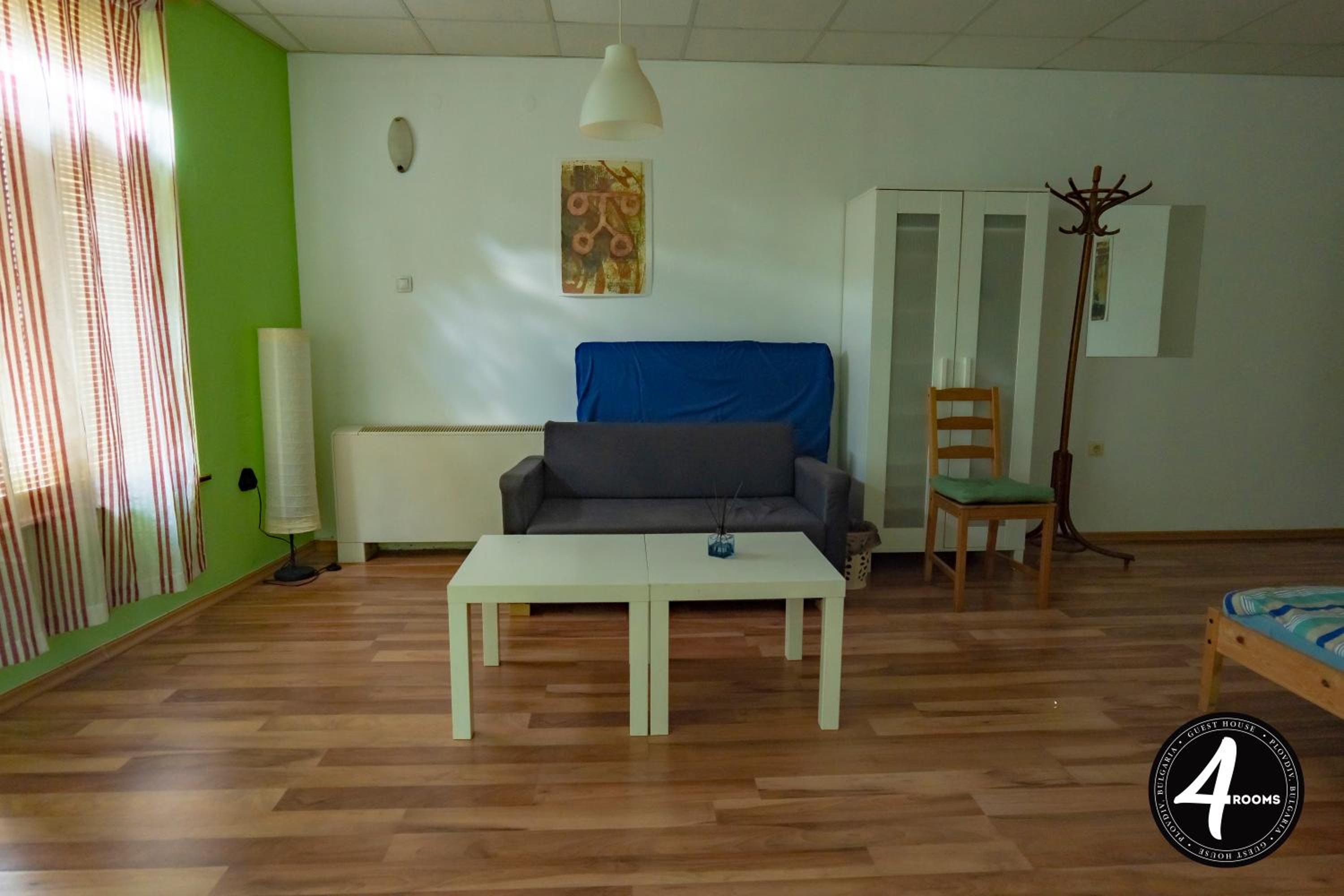 4 Rooms