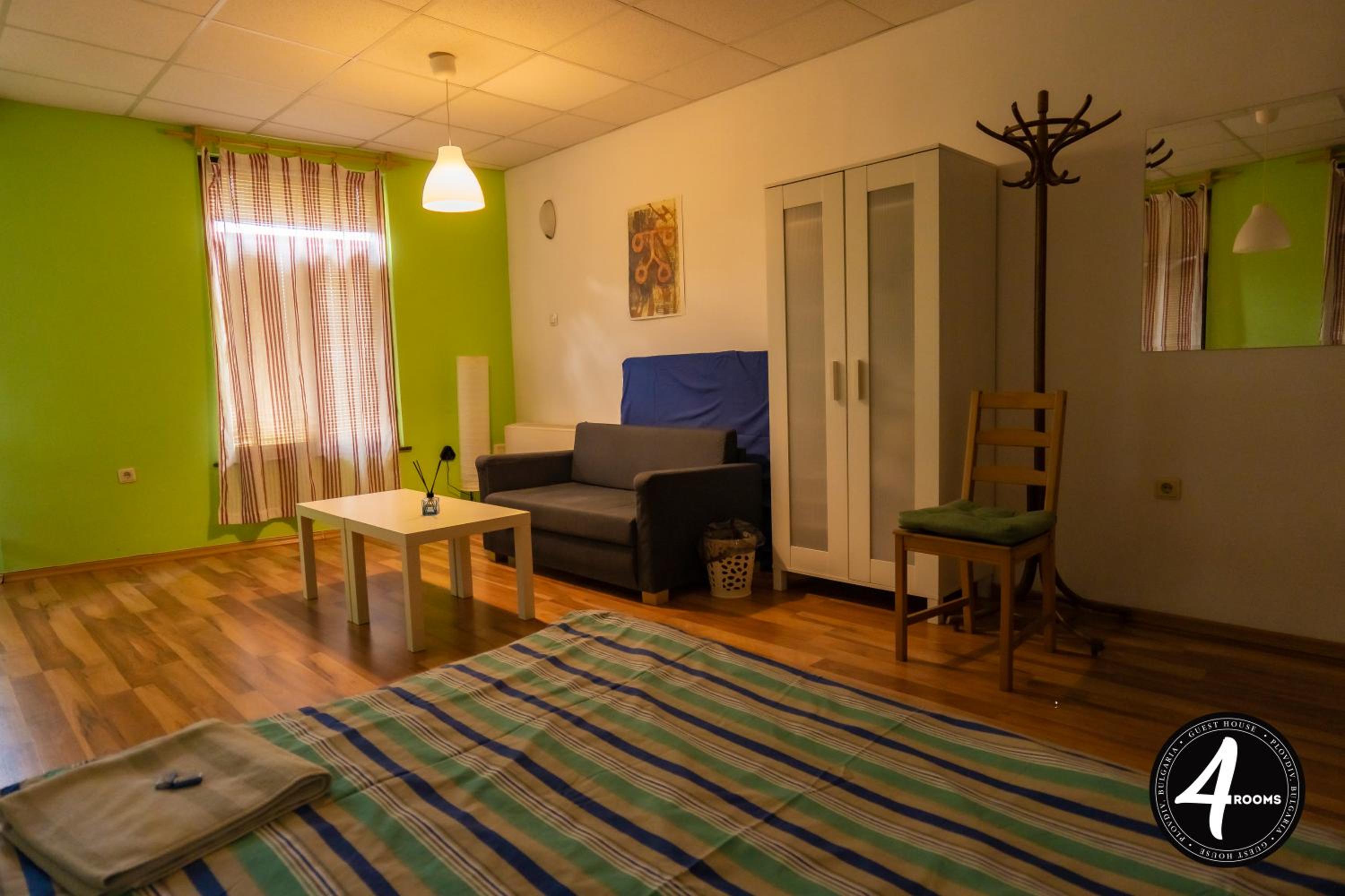 4 Rooms